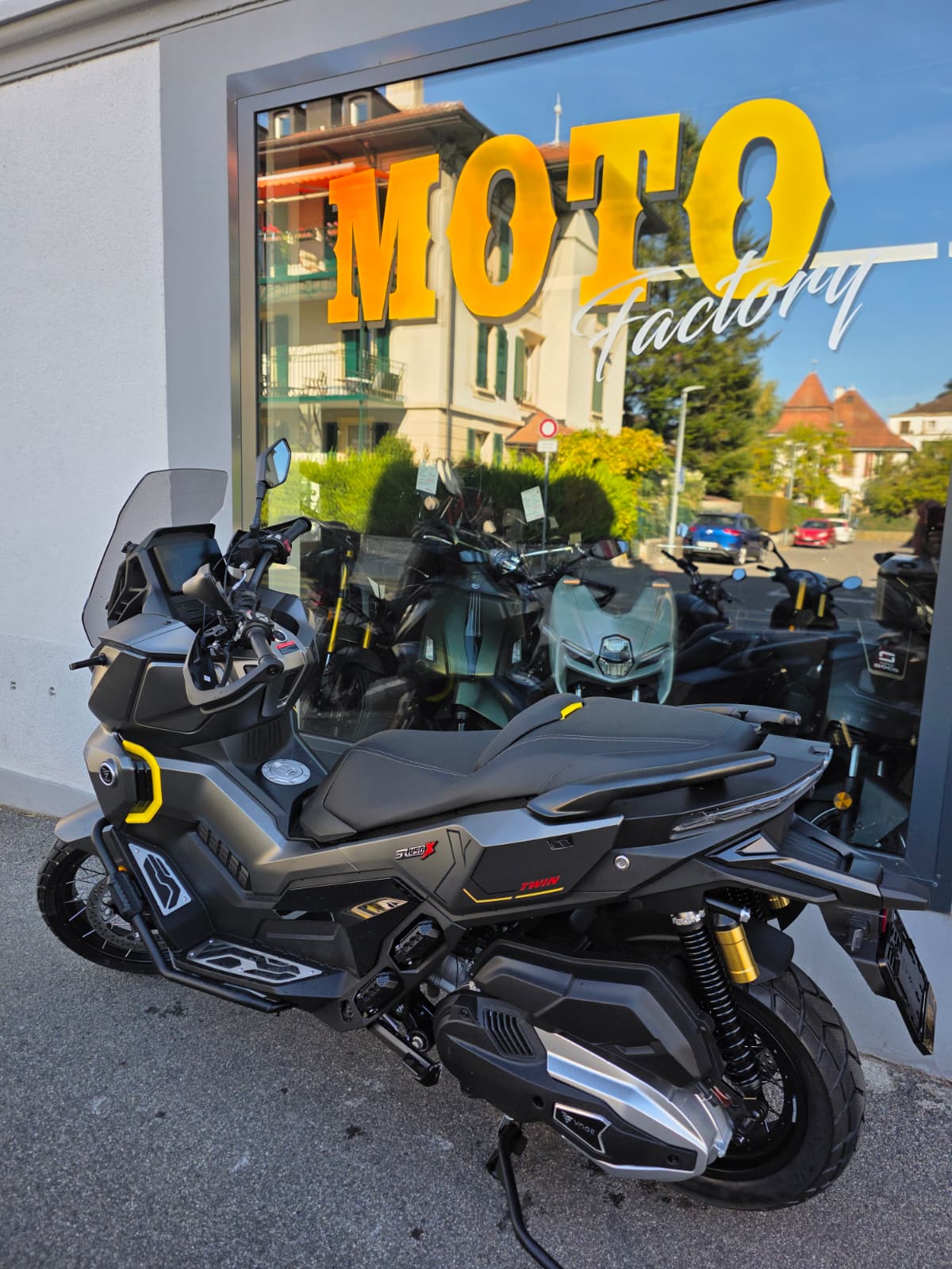 VOGE SR450X-showroom-element-1