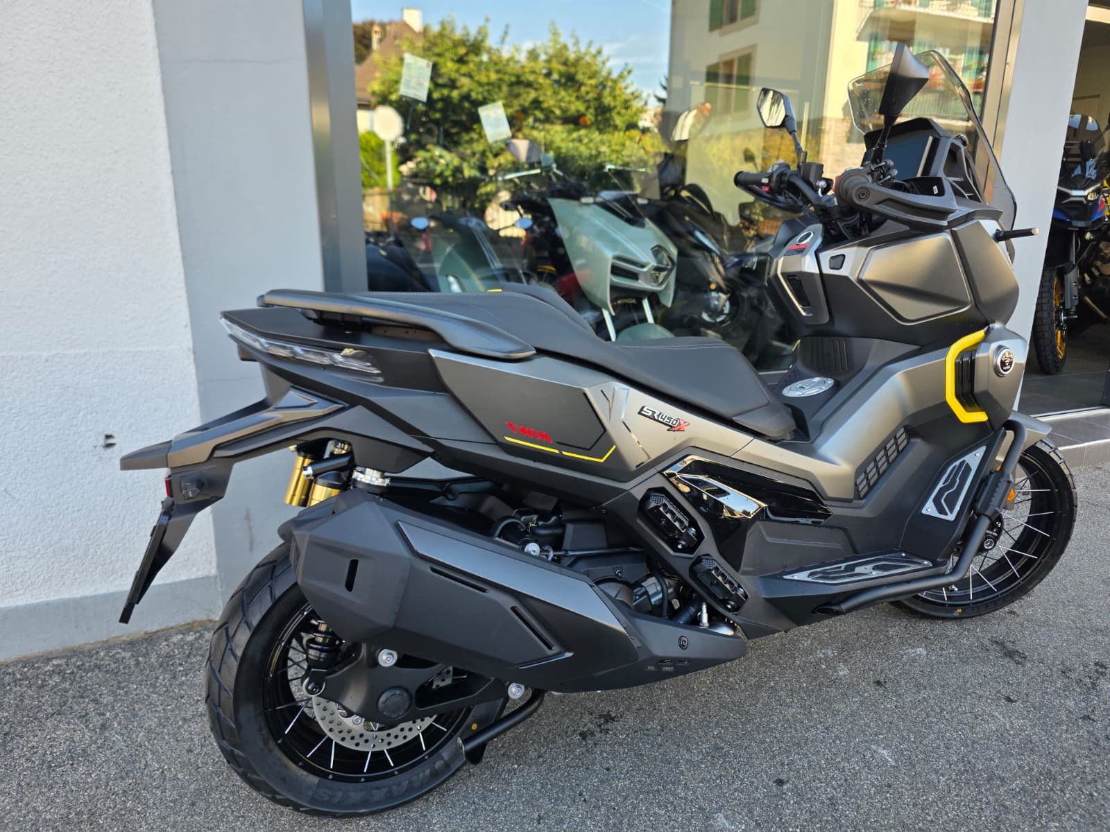 VOGE SR450X-showroom-element-2