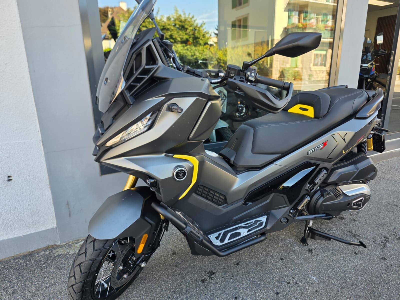 VOGE SR450X-showroom-element-3