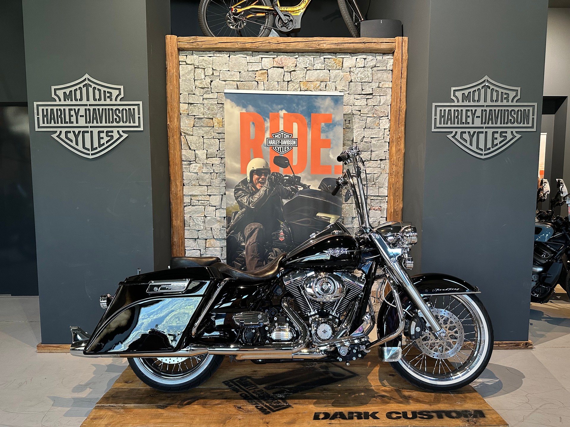 HARLEY-DAVIDSON FLHRC Road King Classic 103 ABS