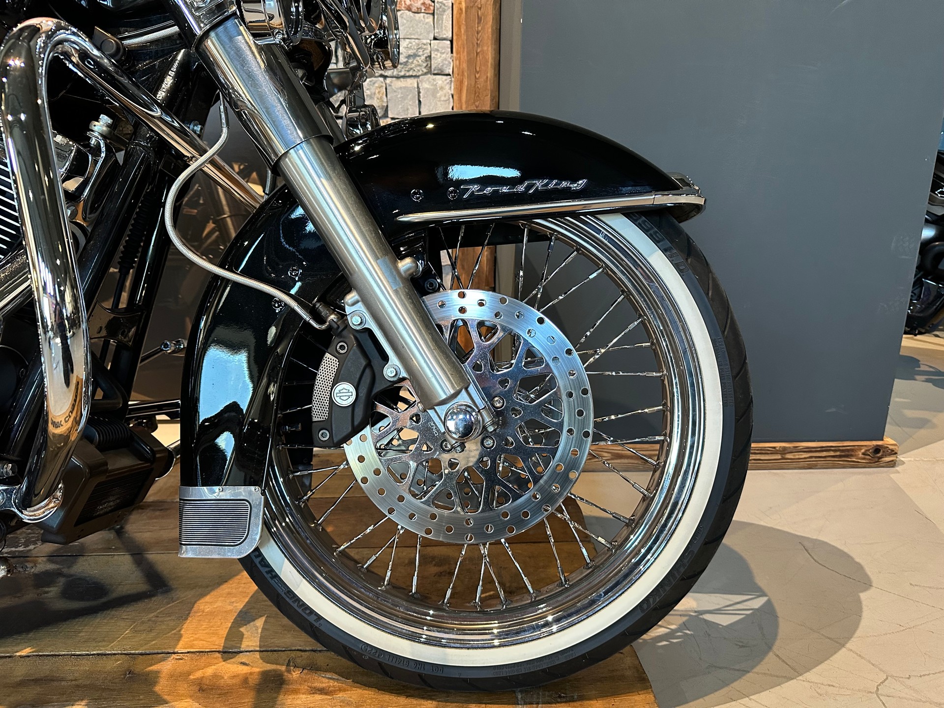 HARLEY-DAVIDSON FLHRC Road King Classic 103 ABS-image-4