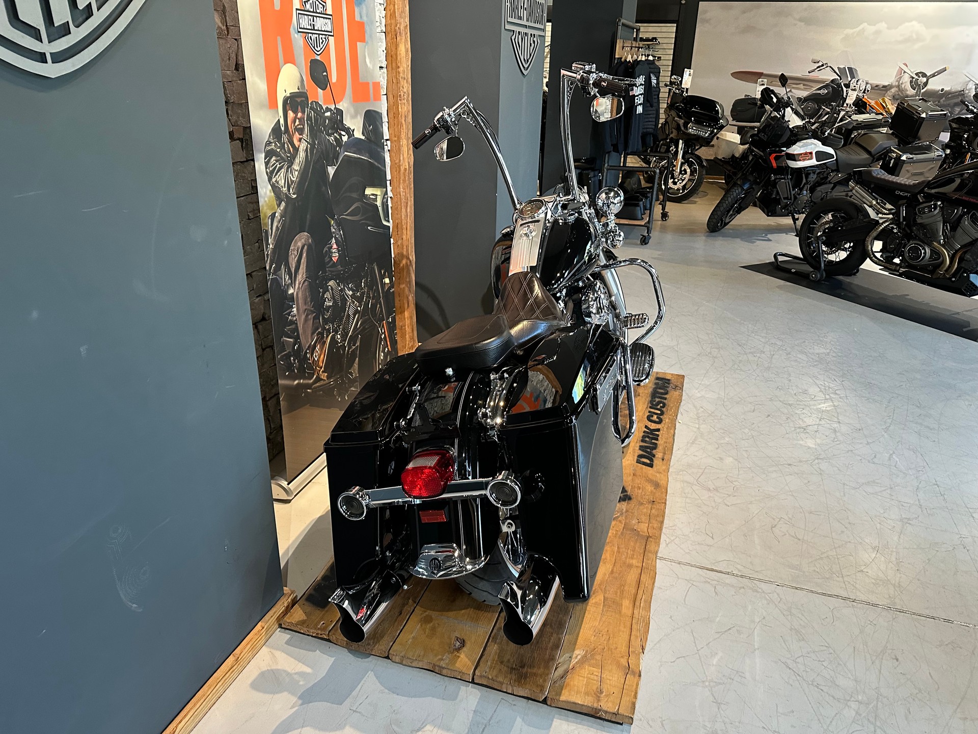 HARLEY-DAVIDSON FLHRC Road King Classic 103 ABS-showroom-element-2