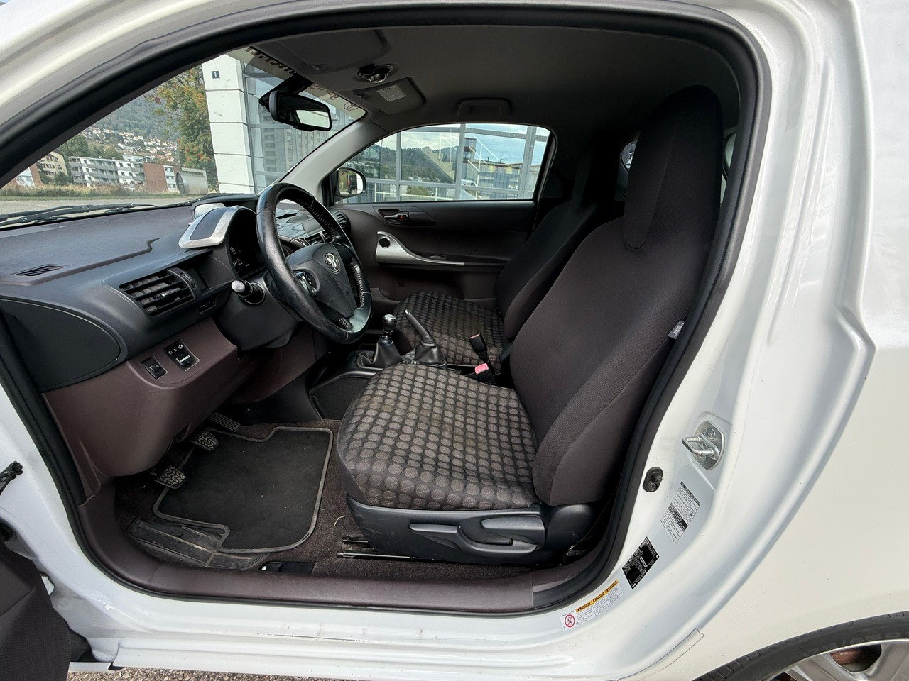 TOYOTA iQ2 1.0 VVT-i-image-10