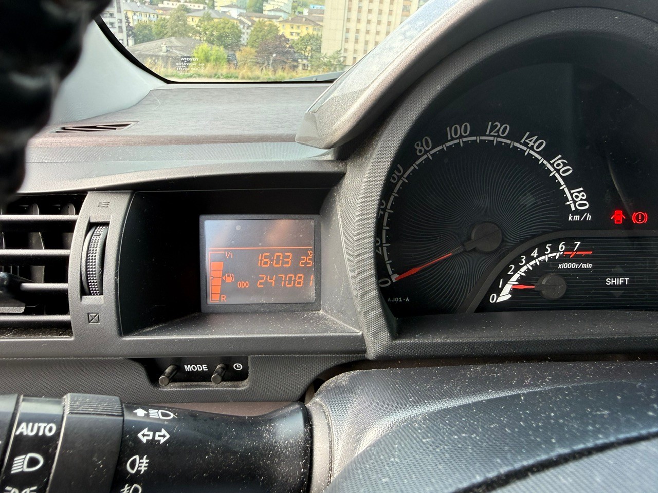 TOYOTA iQ2 1.0 VVT-i-image-12