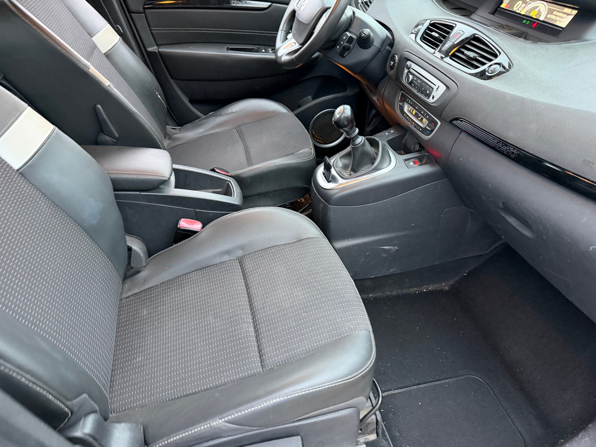 RENAULT Scénic 1.4 16V Turbo Expression-image-7