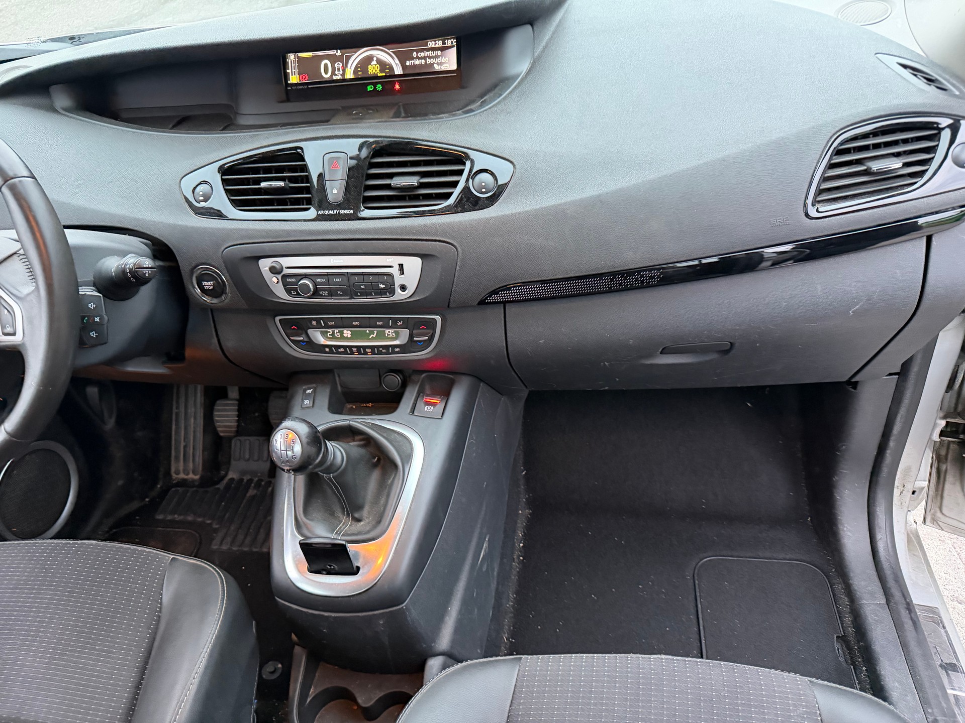RENAULT Scénic 1.4 16V Turbo Expression-image-6
