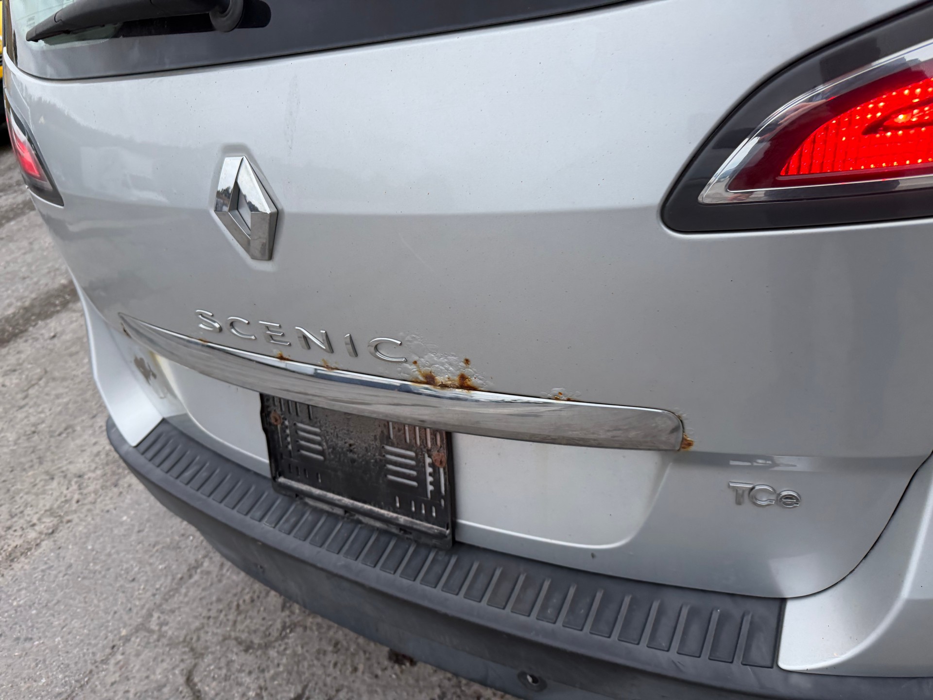 RENAULT Scénic 1.4 16V Turbo Expression-image-11
