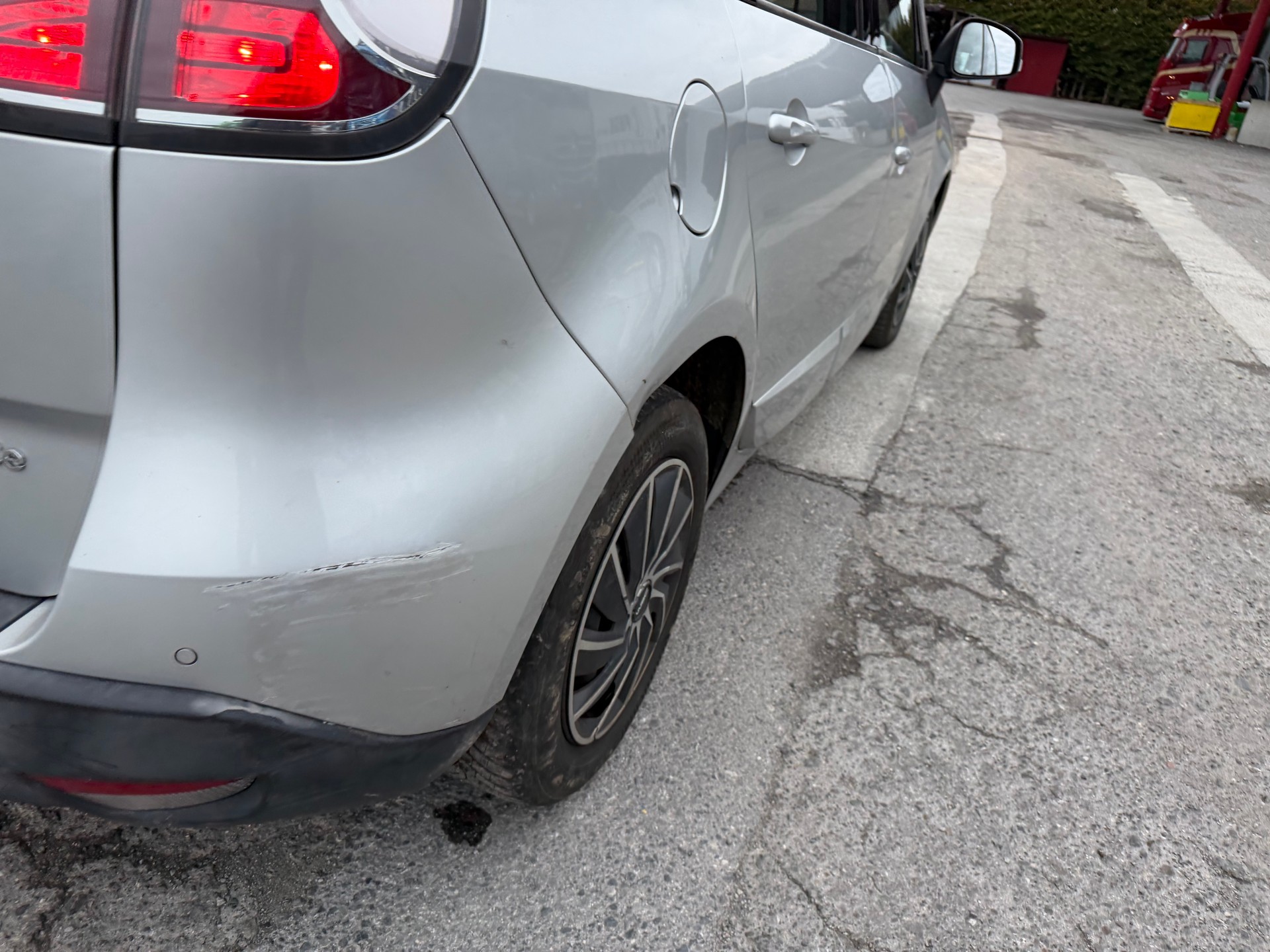 RENAULT Scénic 1.4 16V Turbo Expression-image-12