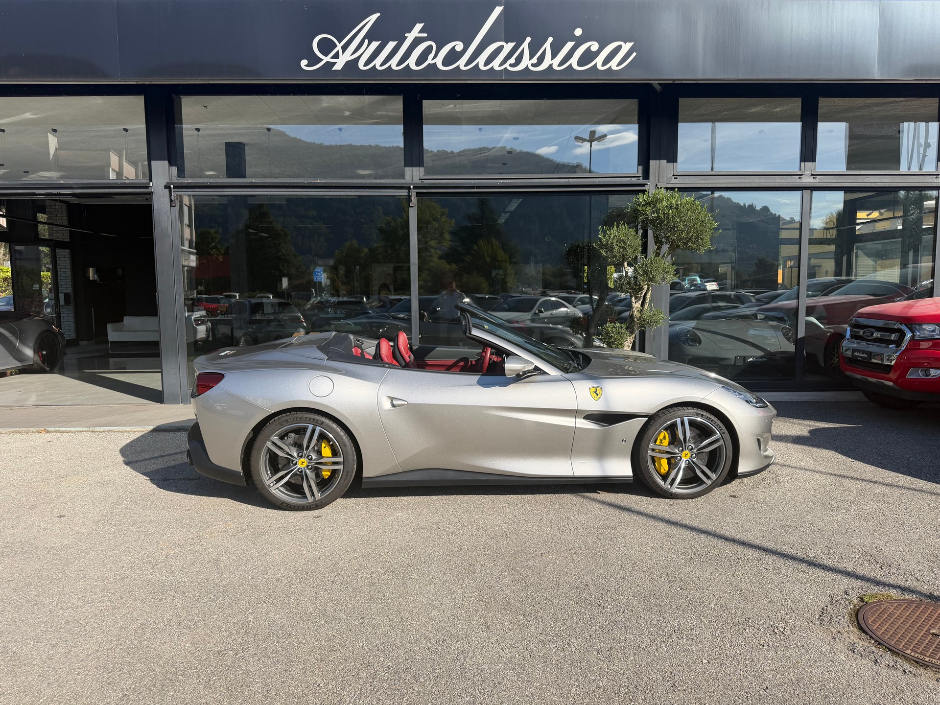 FERRARI Portofino 3.9 V8 T-showroom-element-3