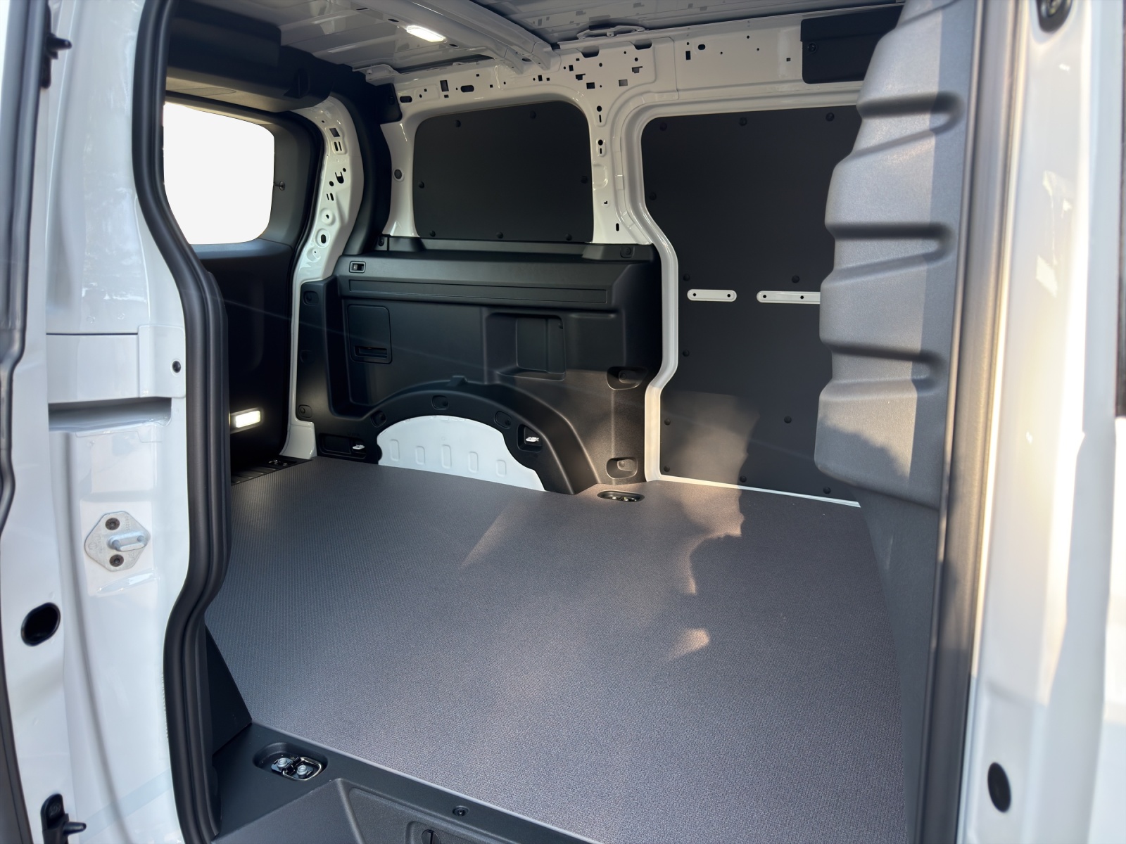 VW ID. Buzz Cargo Pro 79/84kWh 2988mm-image-13