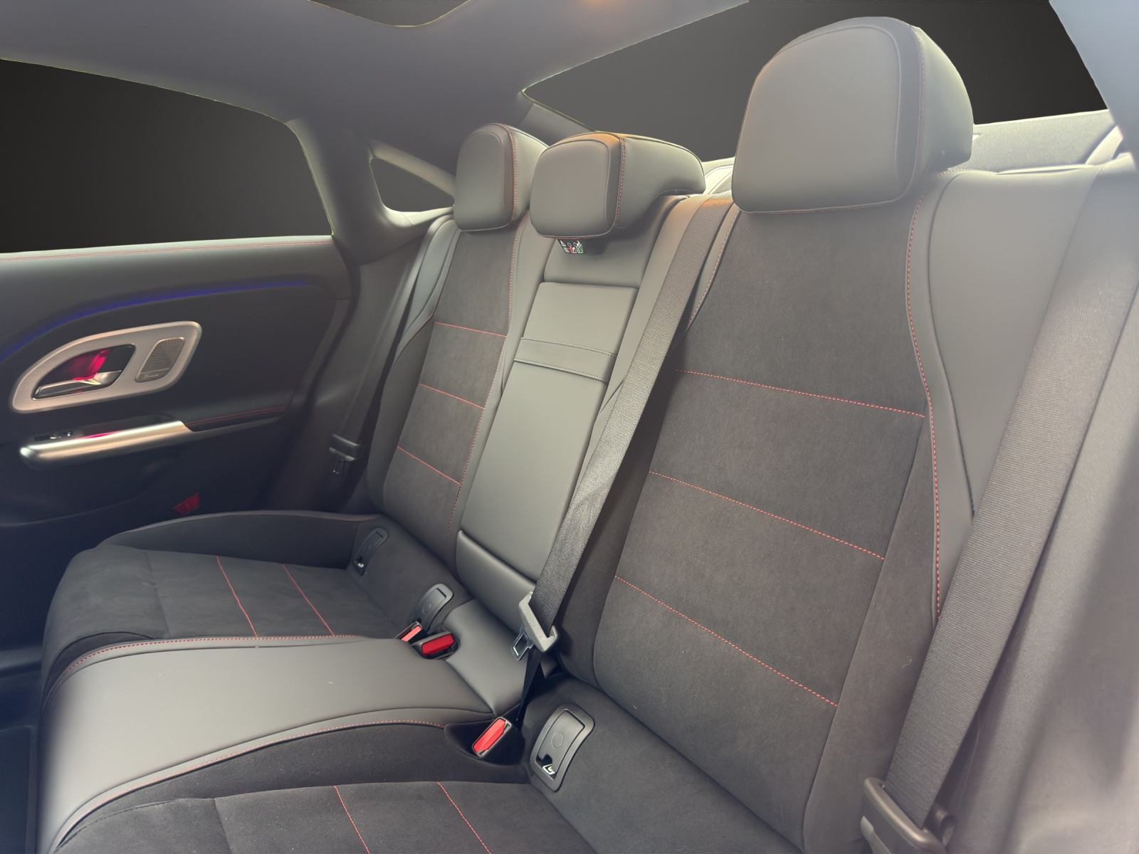 MERCEDES-BENZ CLA 350 4 Matic 85 kWh EQ-image-13