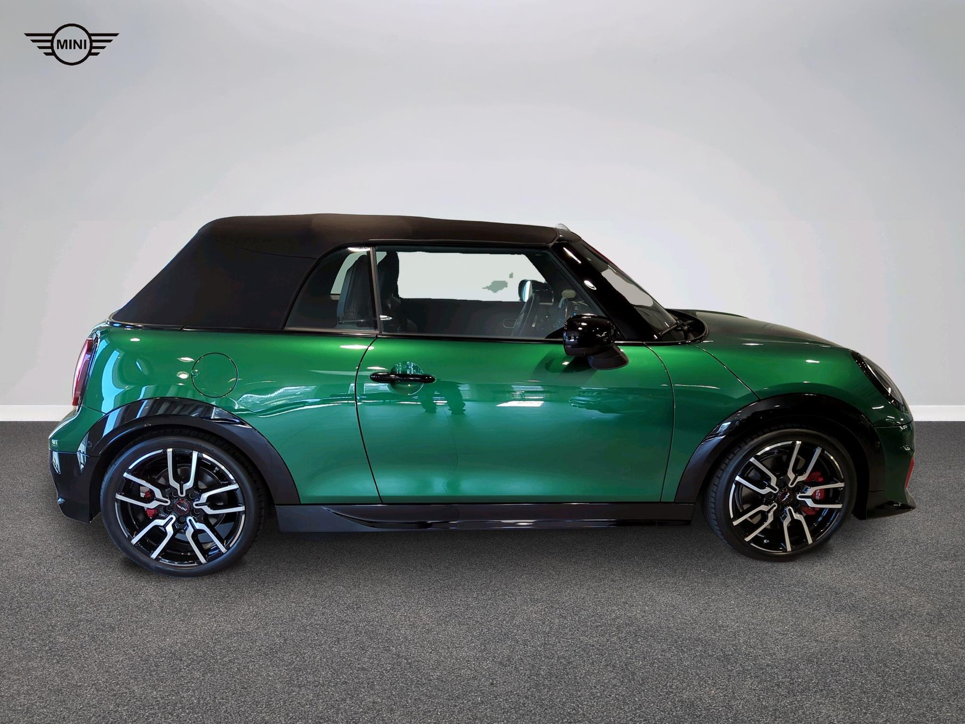 MINI John Cooper Works Cabrio-image-2