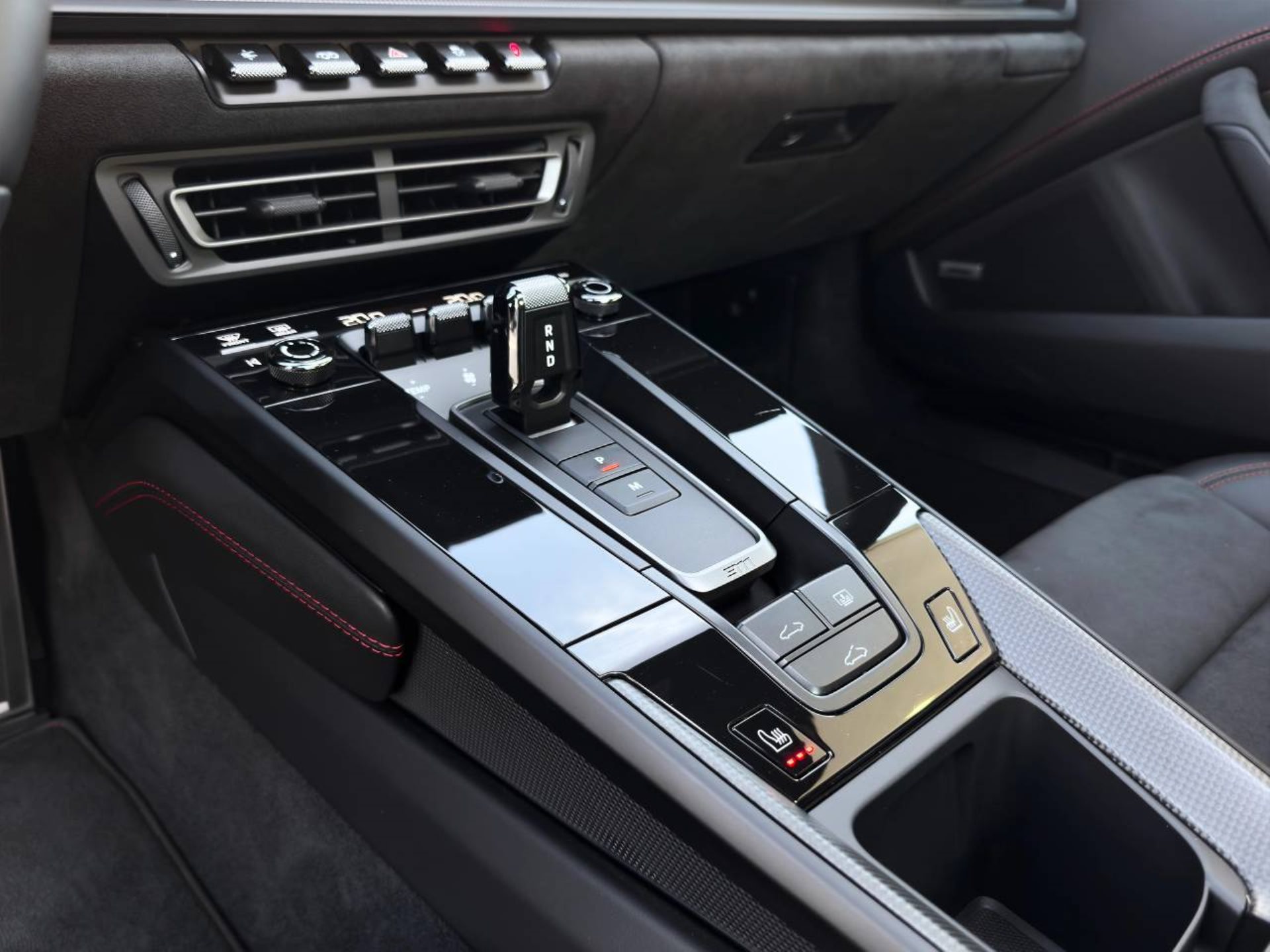 PORSCHE 911 Carrera 4 GTS-image-22
