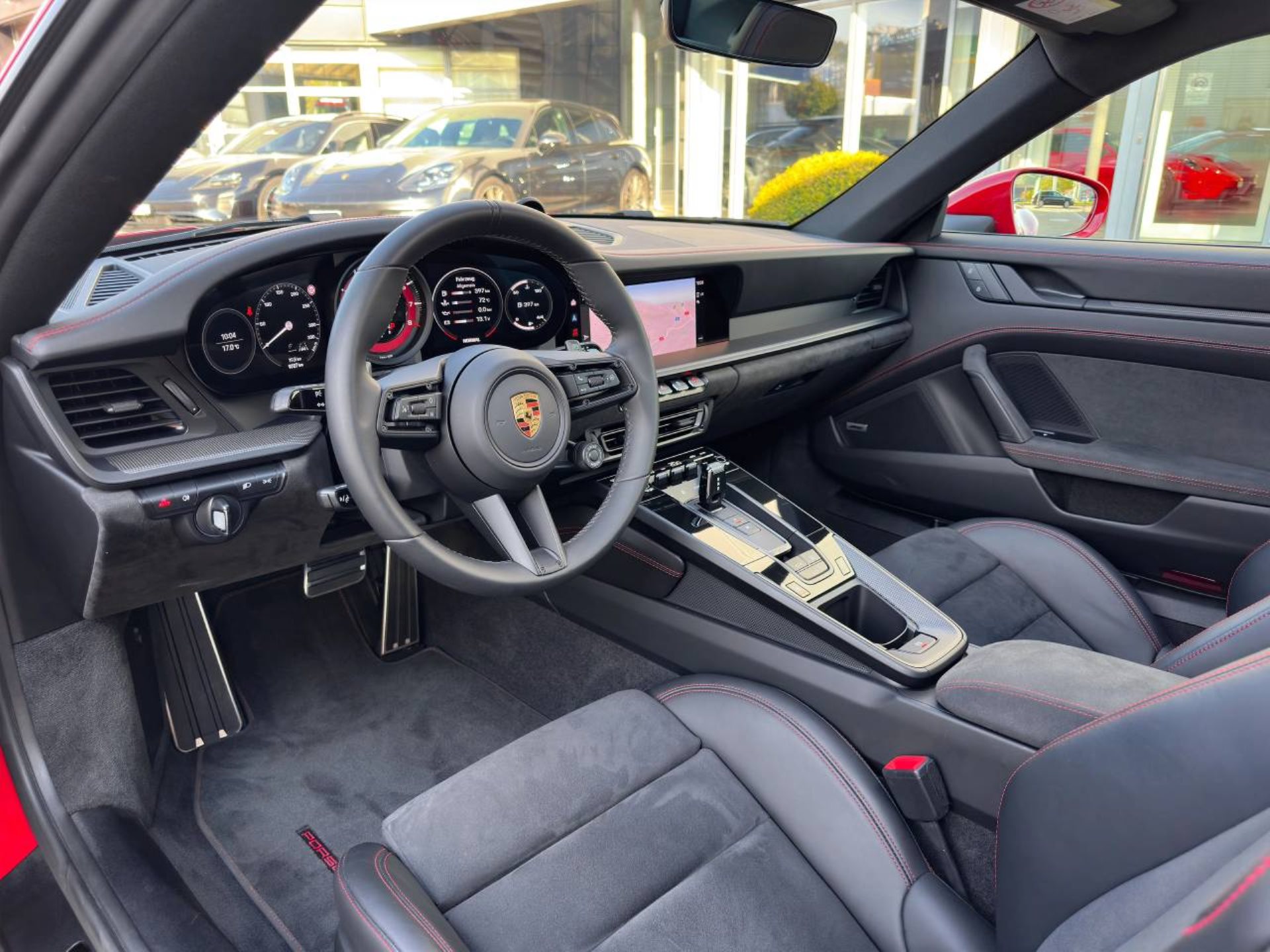PORSCHE 911 Carrera 4 GTS-image-3