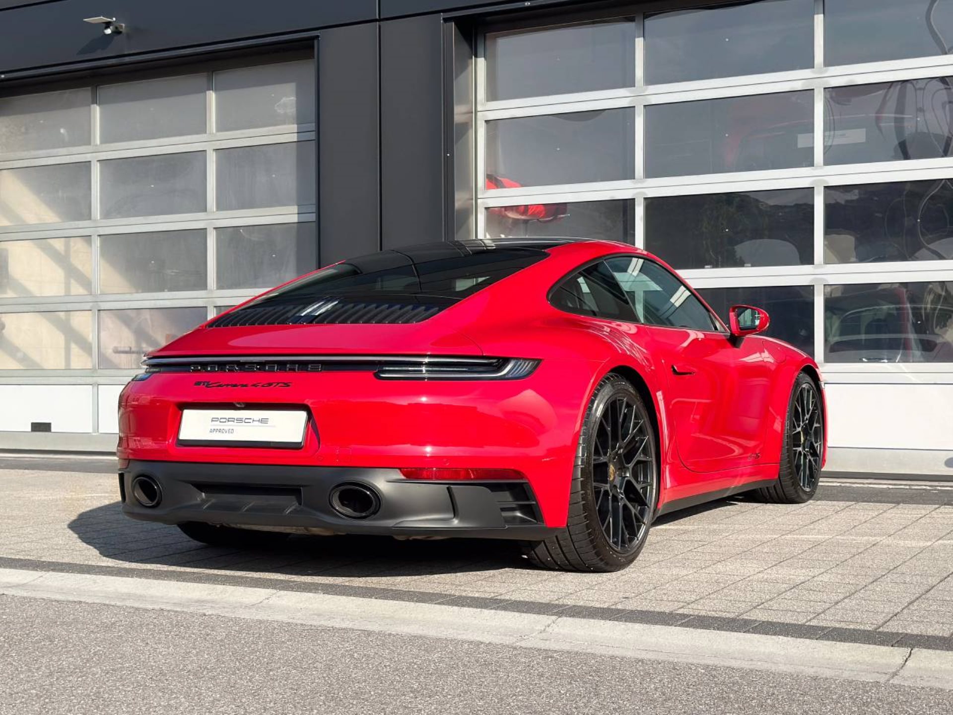 PORSCHE 911 Carrera 4 GTS-image-10