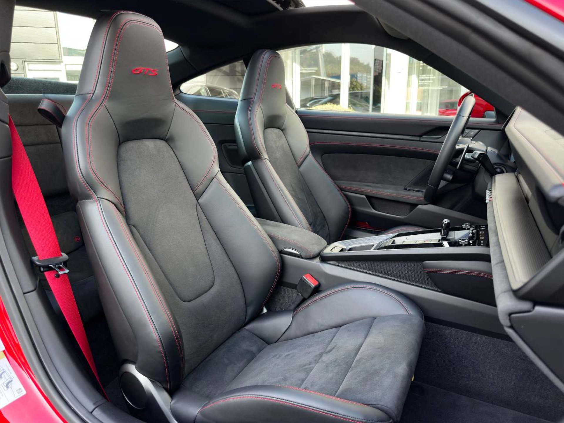 PORSCHE 911 Carrera 4 GTS-image-23