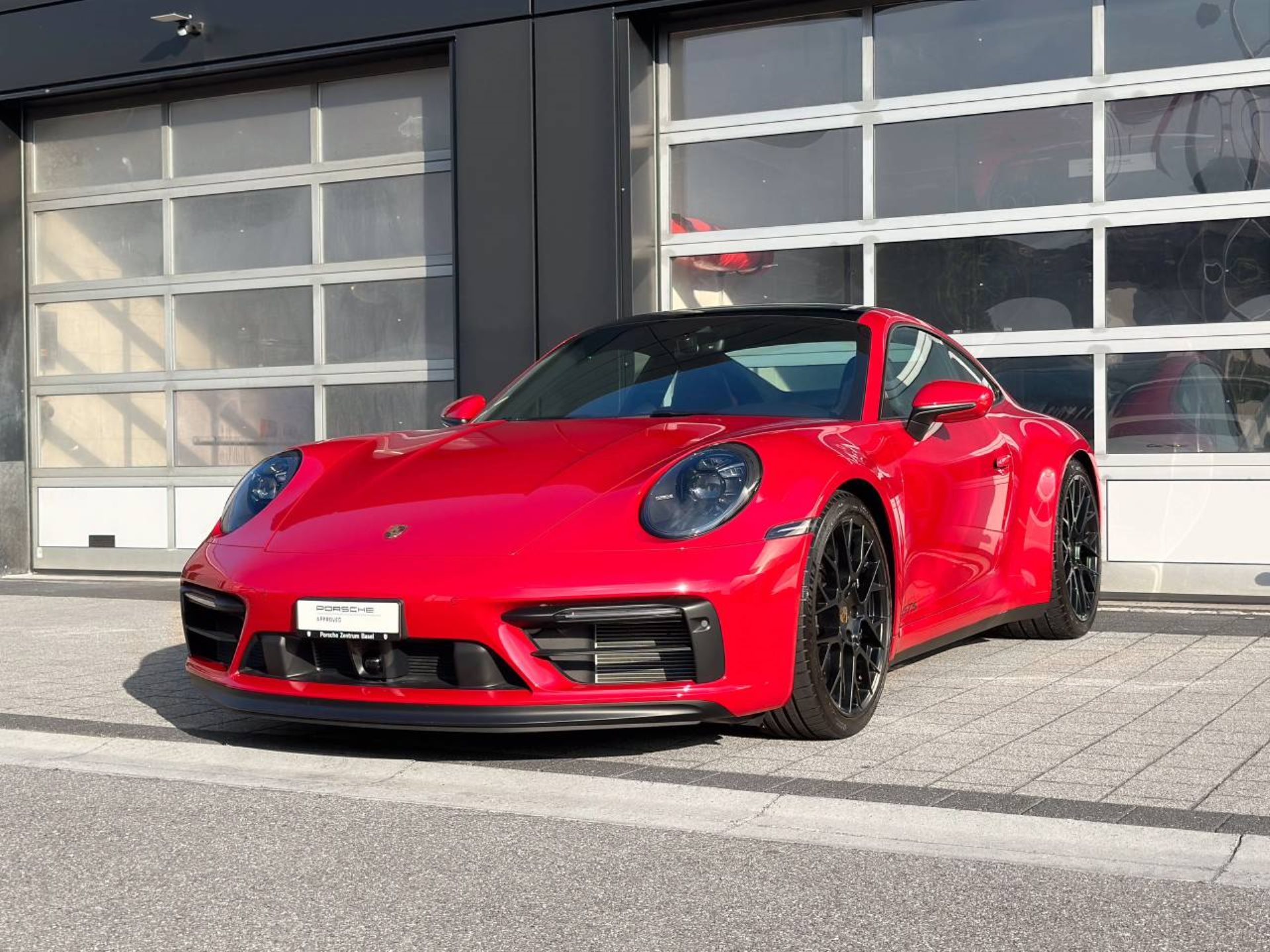 PORSCHE 911 Carrera 4 GTS-image-8