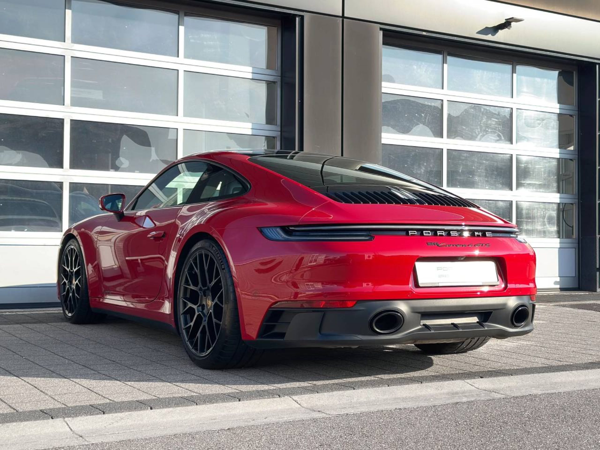 PORSCHE 911 Carrera 4 GTS-image-11