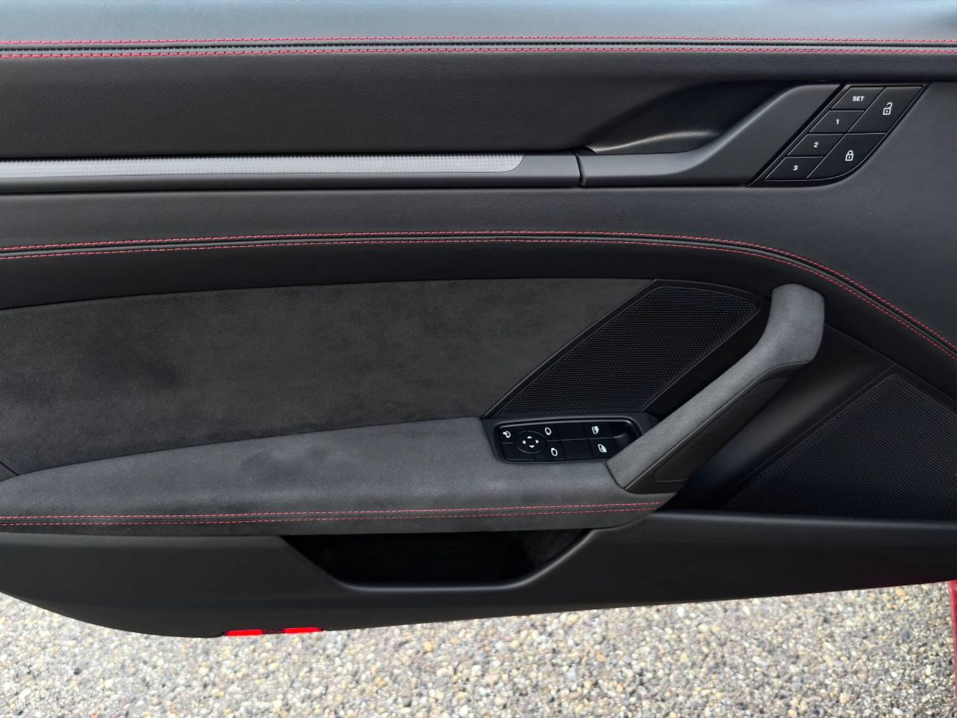 PORSCHE 911 Carrera 4 GTS-image-19