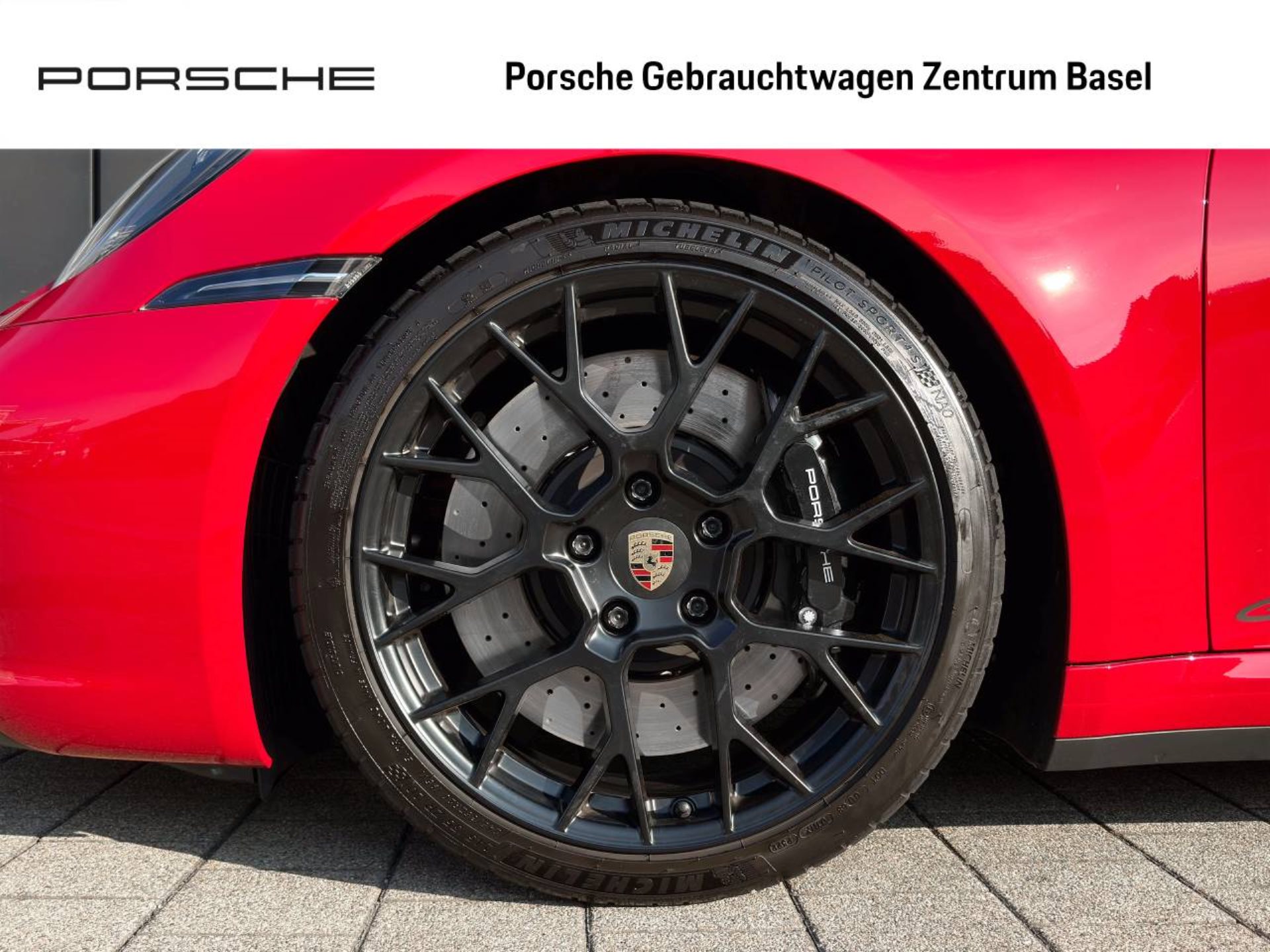 PORSCHE 911 Carrera 4 GTS-image-5