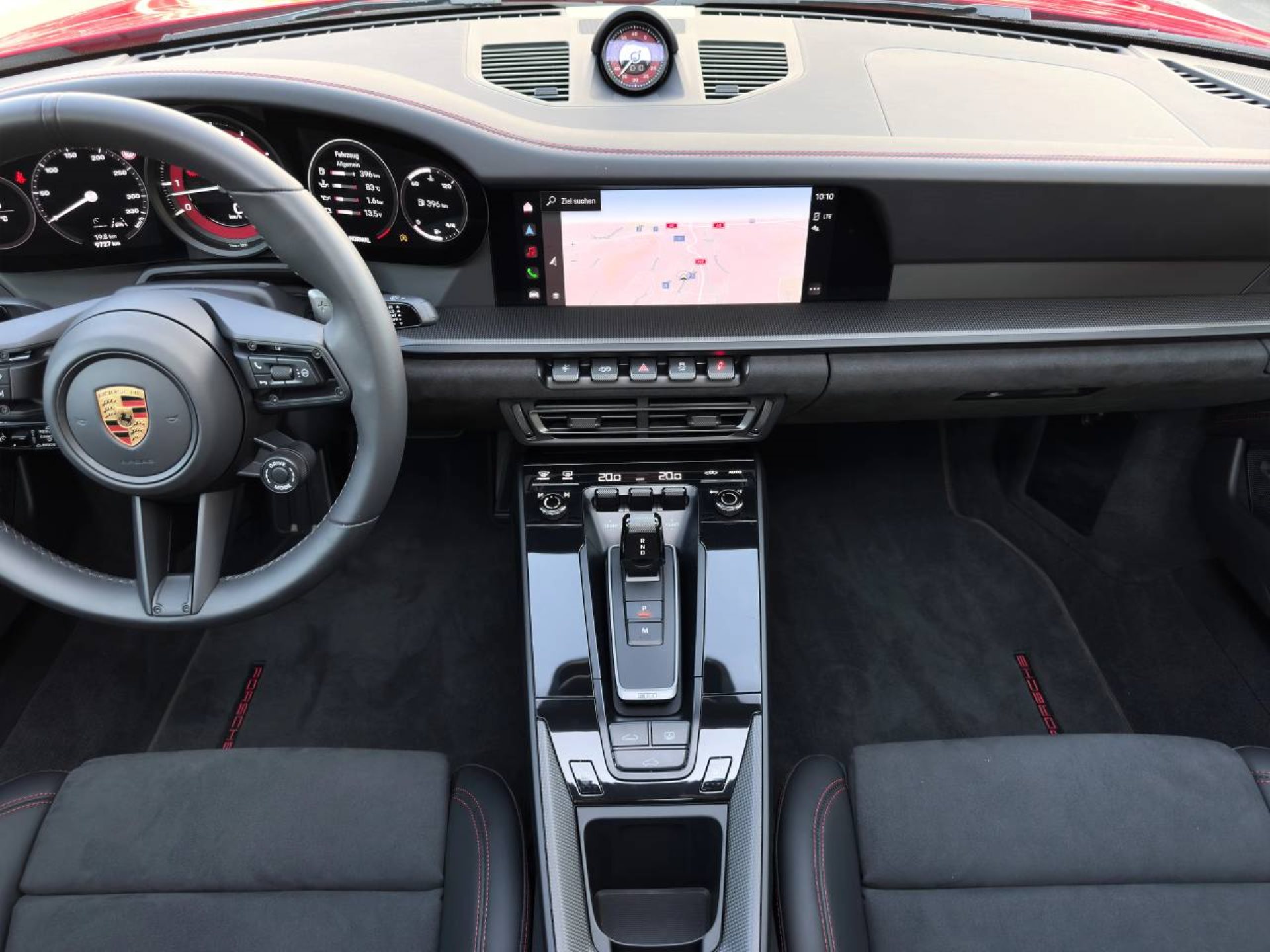 PORSCHE 911 Carrera 4 GTS-image-17
