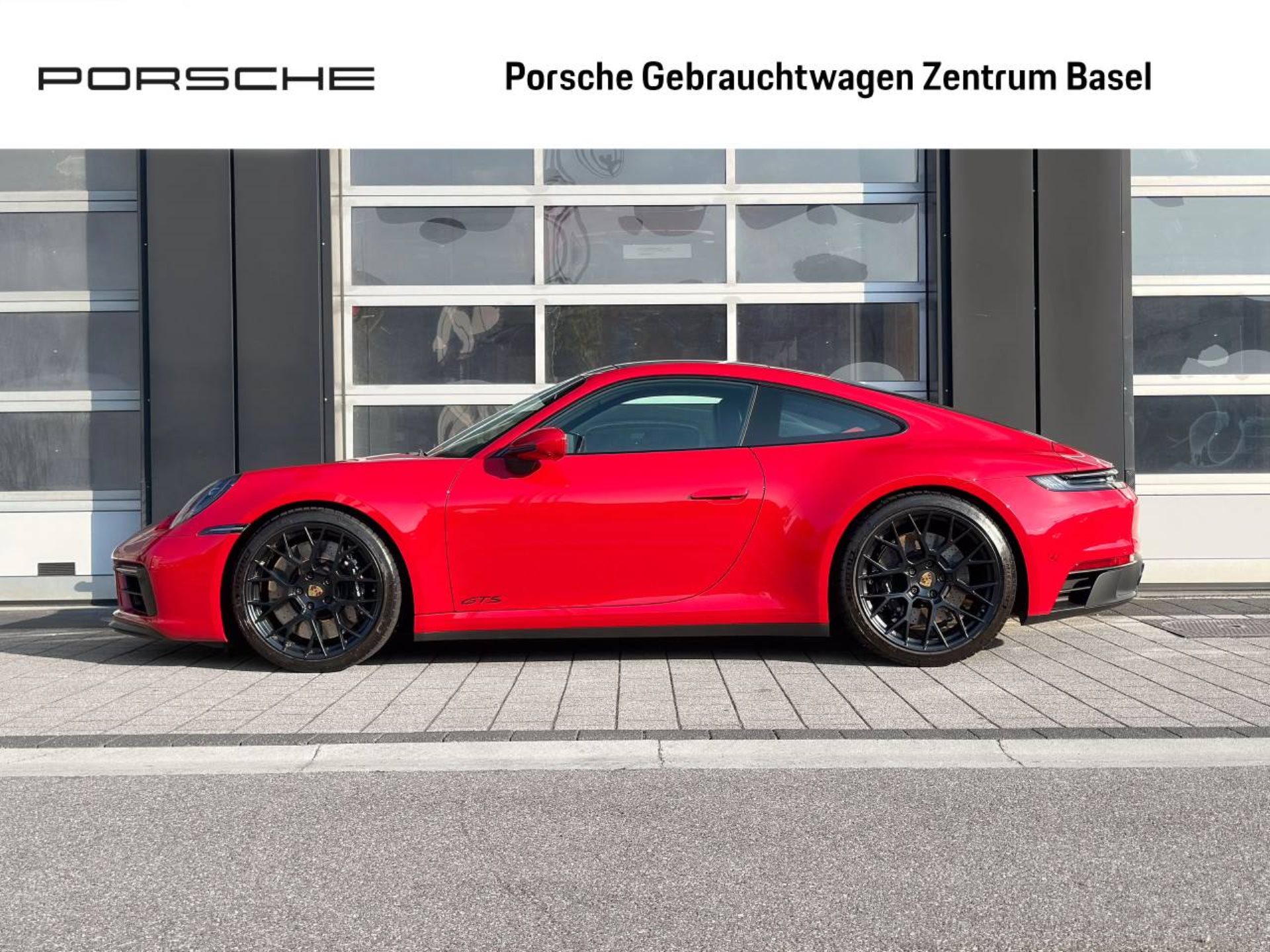 PORSCHE 911 Carrera 4 GTS-image-1