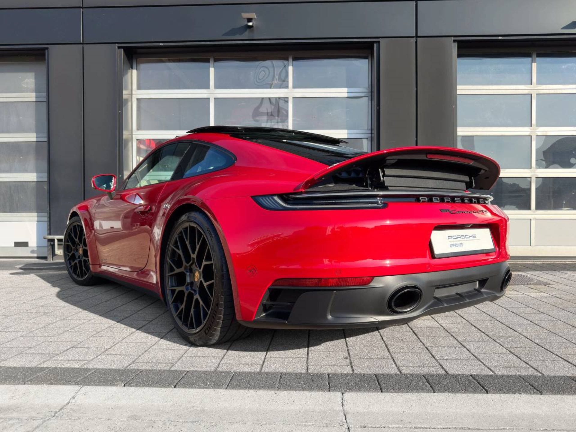 PORSCHE 911 Carrera 4 GTS-image-13