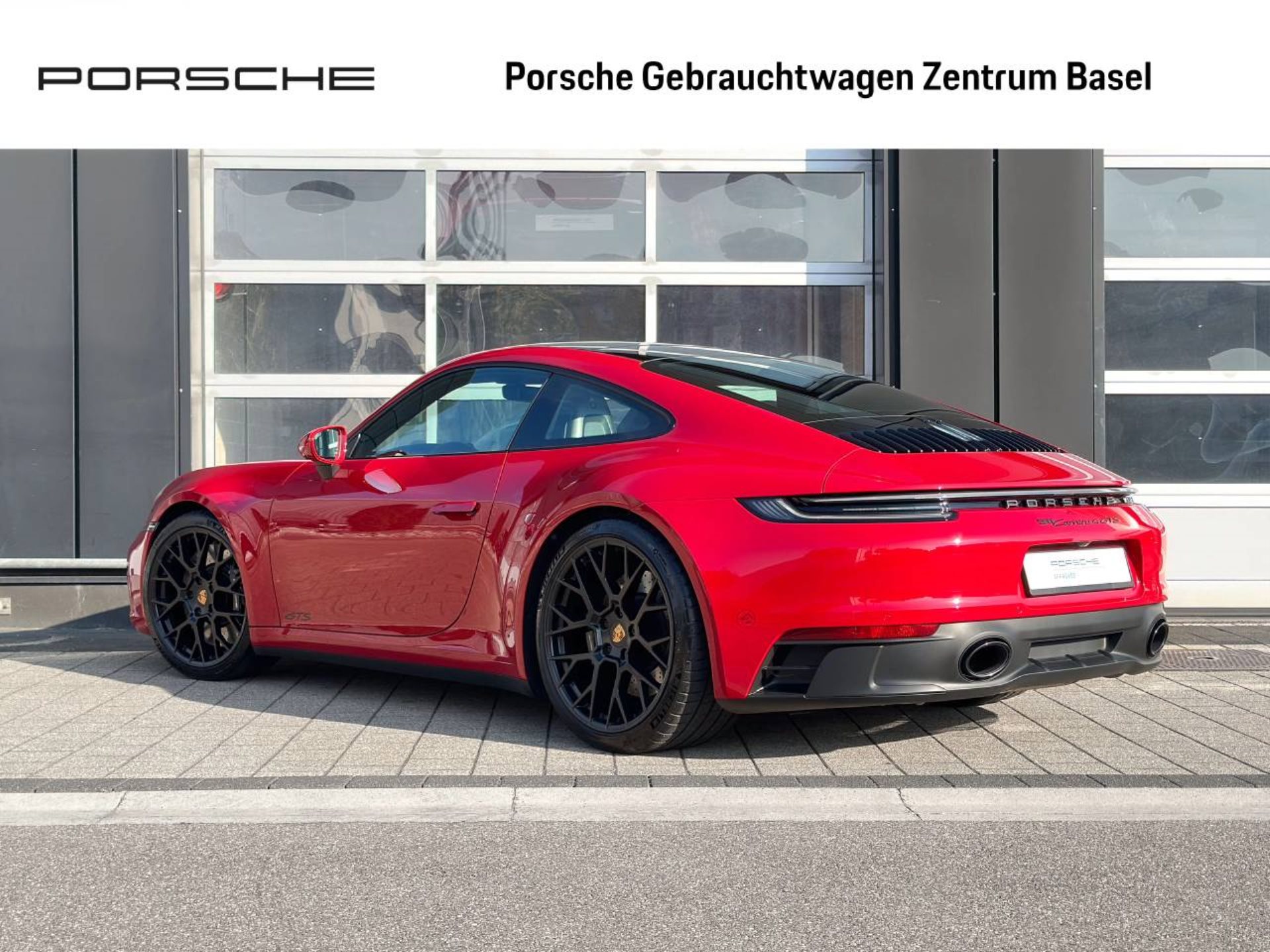 PORSCHE 911 Carrera 4 GTS-image-2