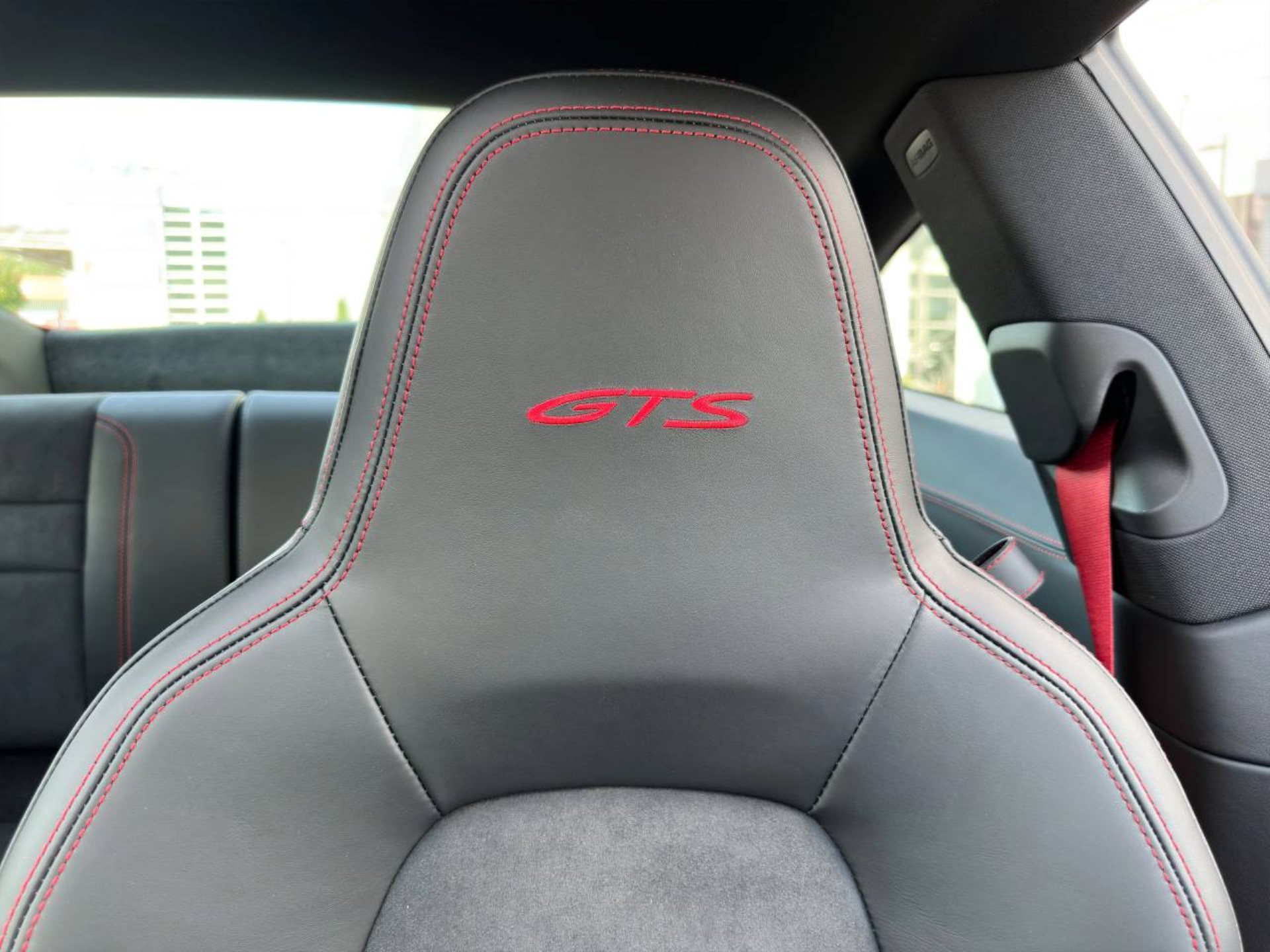PORSCHE 911 Carrera 4 GTS-image-27