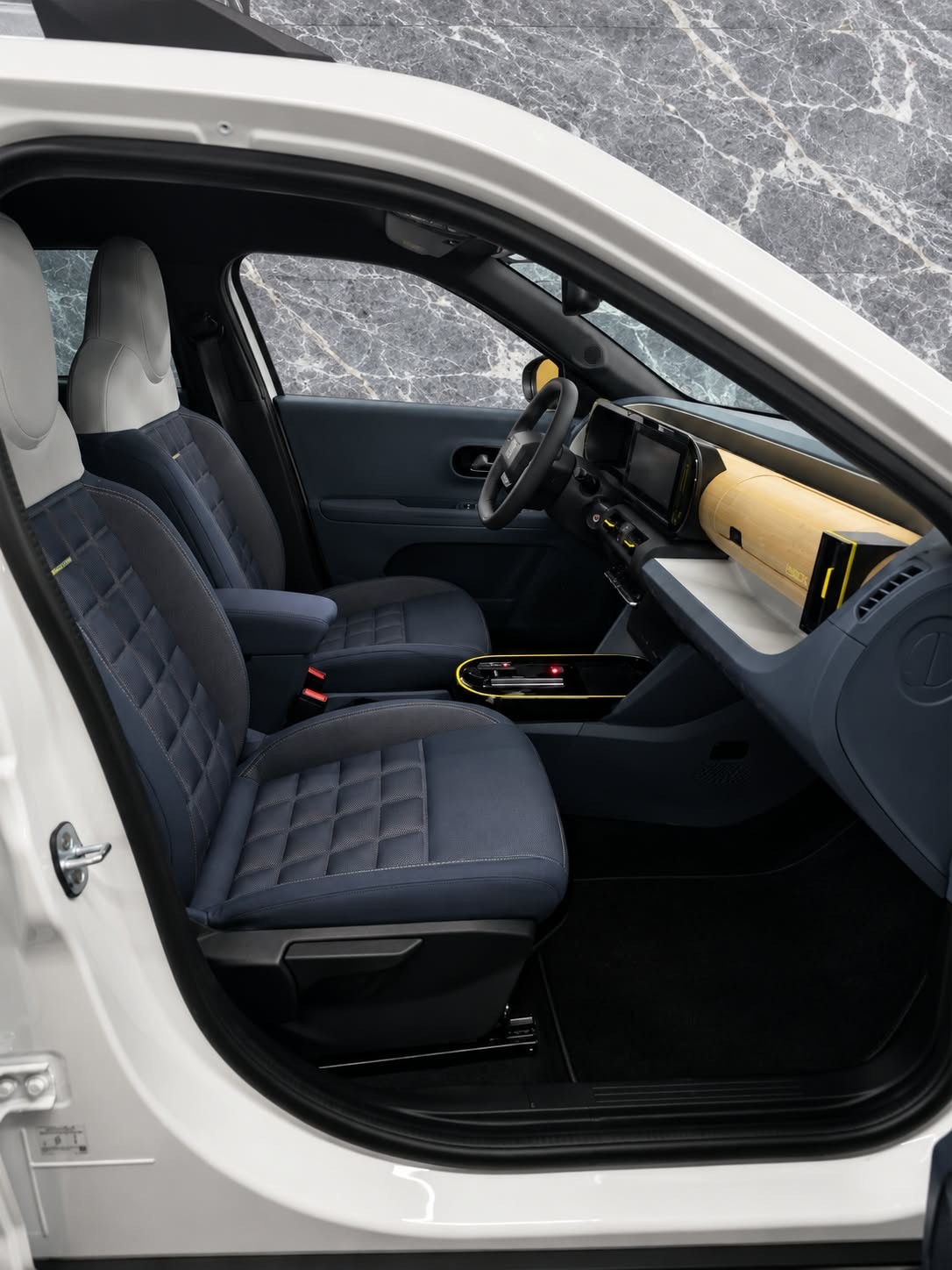 FIAT Grande Panda 1.2 MHEV La Prima-image-17