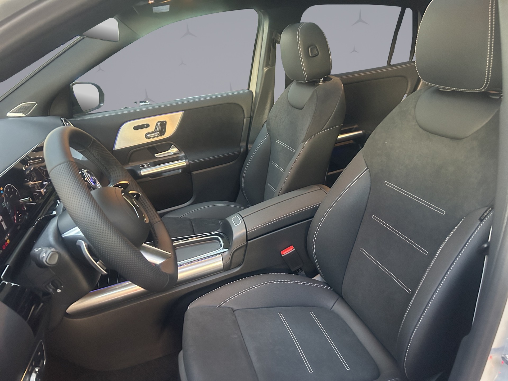 MERCEDES-BENZ GLA-Klasse H247 GLA 250 Swiss Star AMG Line 4matic-image-9