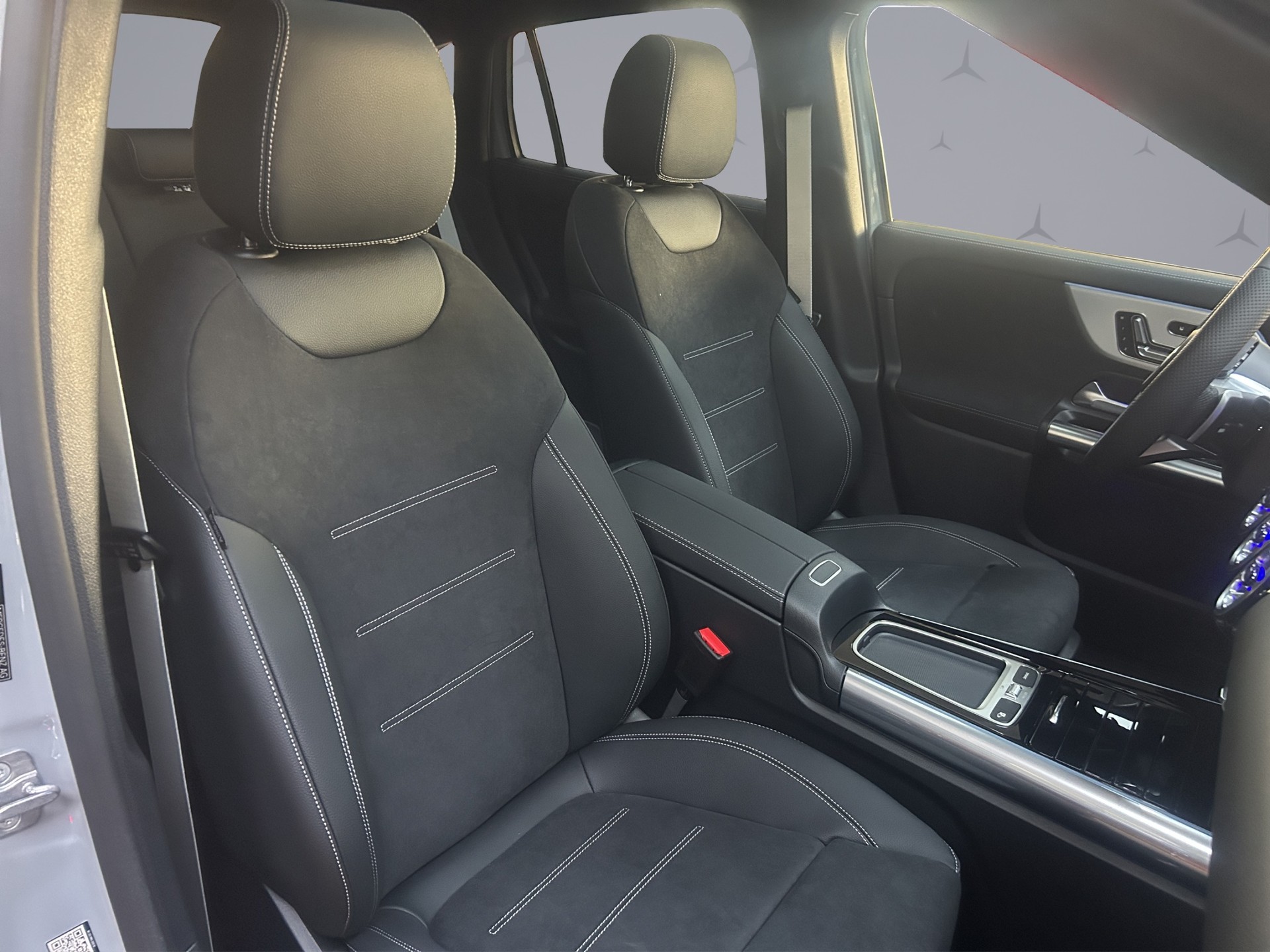 MERCEDES-BENZ GLA-Klasse H247 GLA 250 Swiss Star AMG Line 4matic-image-16