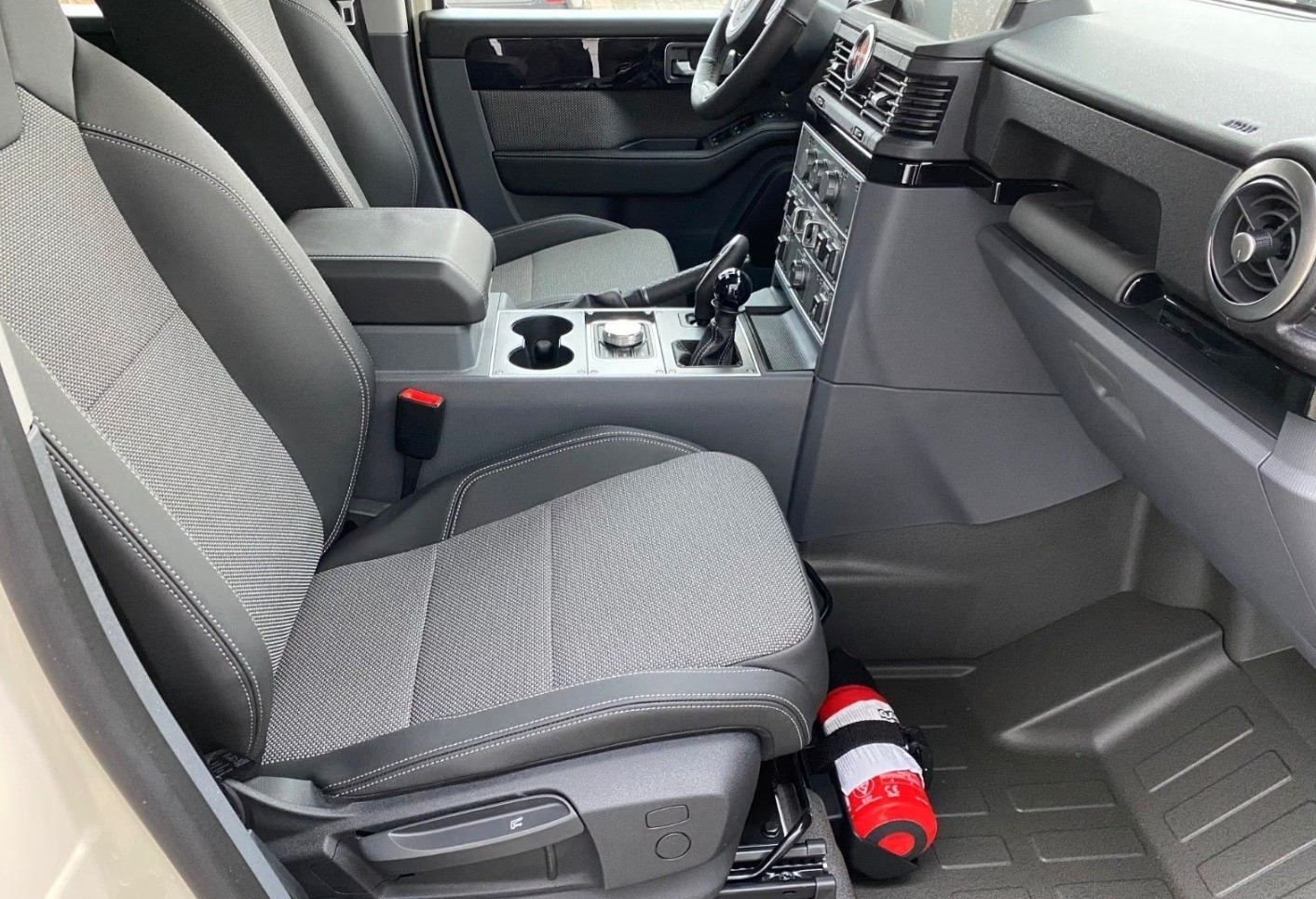 INEOS Grenadier 3.0 Utility Wagon 5-Sitz-image-9