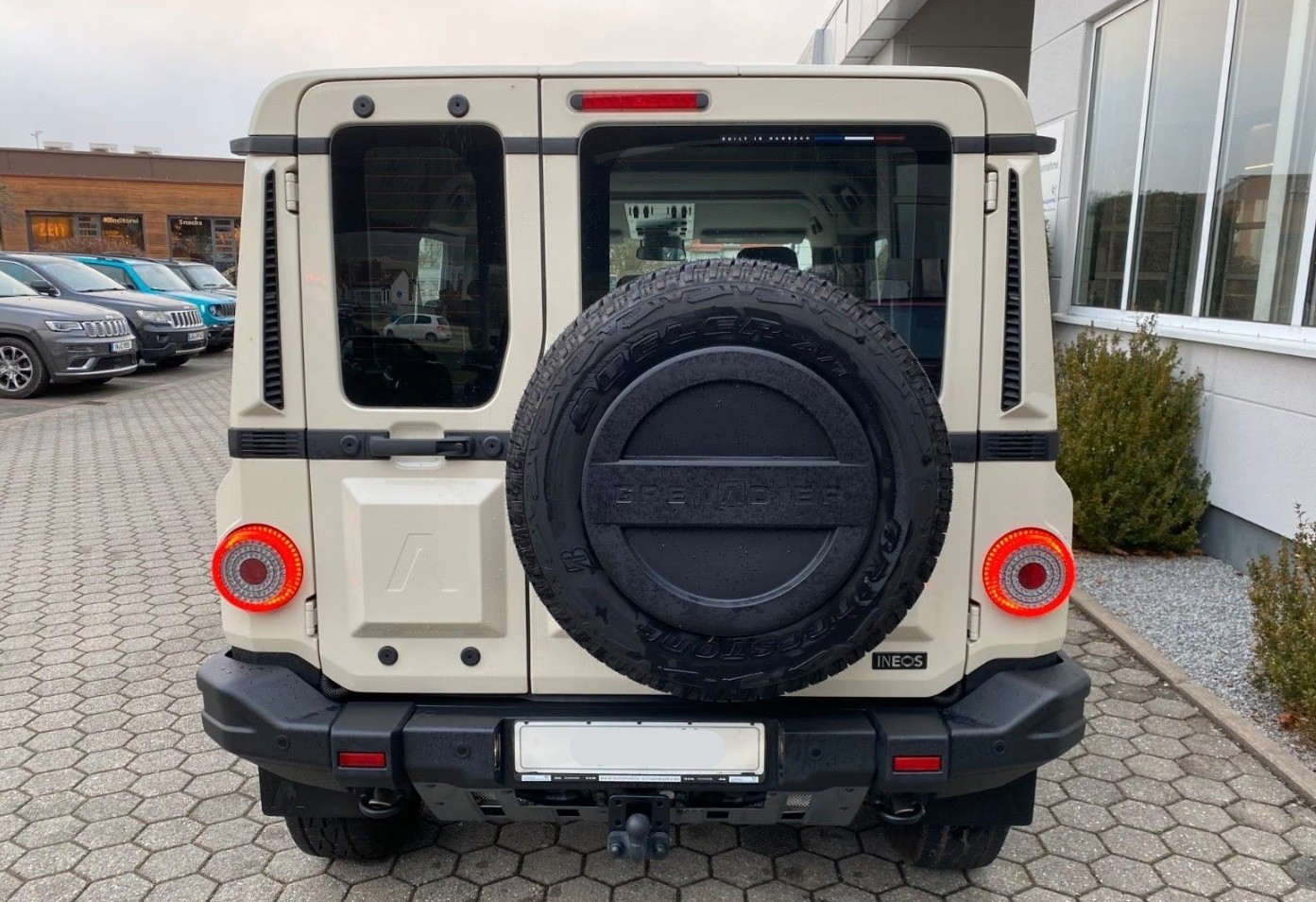 INEOS Grenadier 3.0 Utility Wagon 5-Sitz-image-5