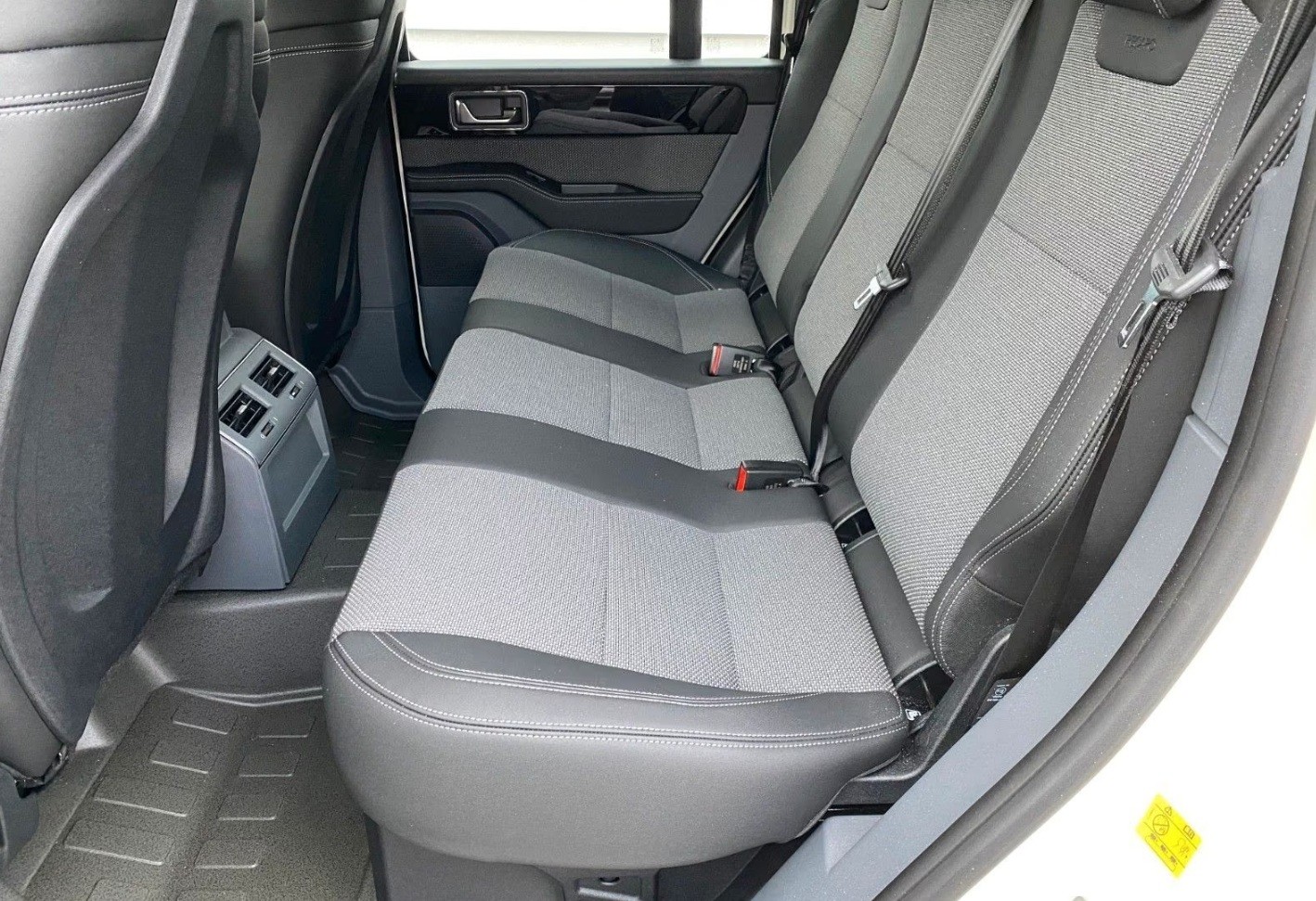 INEOS Grenadier 3.0 Utility Wagon 5-Sitz-image-10