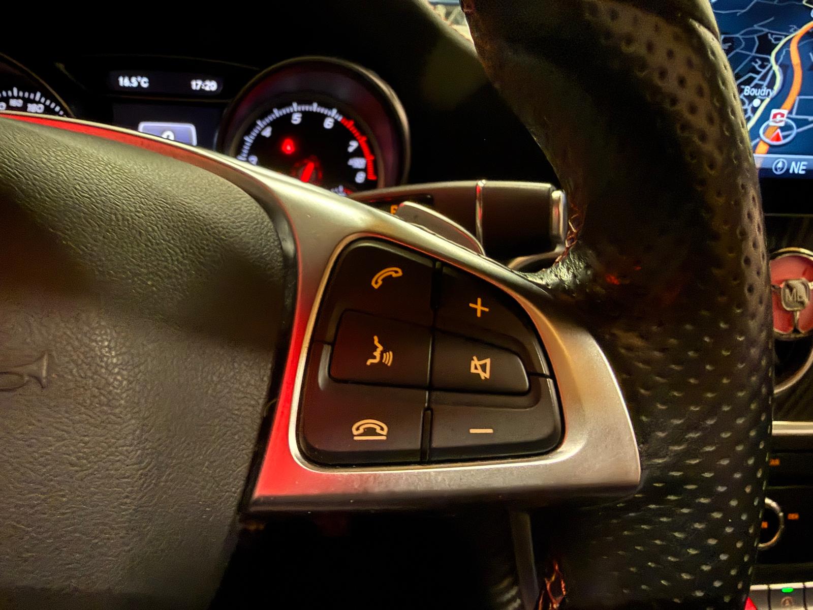 MERCEDES-BENZ A 250 AMG Line 4Matic 7G-DCT-image-22
