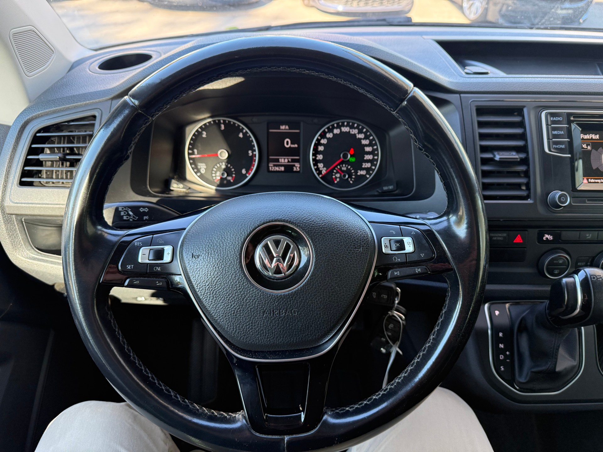VW T6 Multivan 2.0 TDI Trendline 4Motion DSG Bulli-image-10