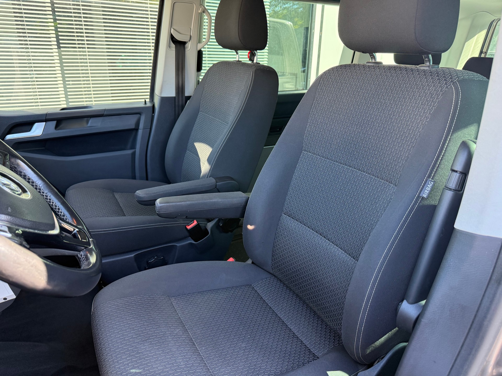 VW T6 Multivan 2.0 TDI Trendline 4Motion DSG Bulli-image-8