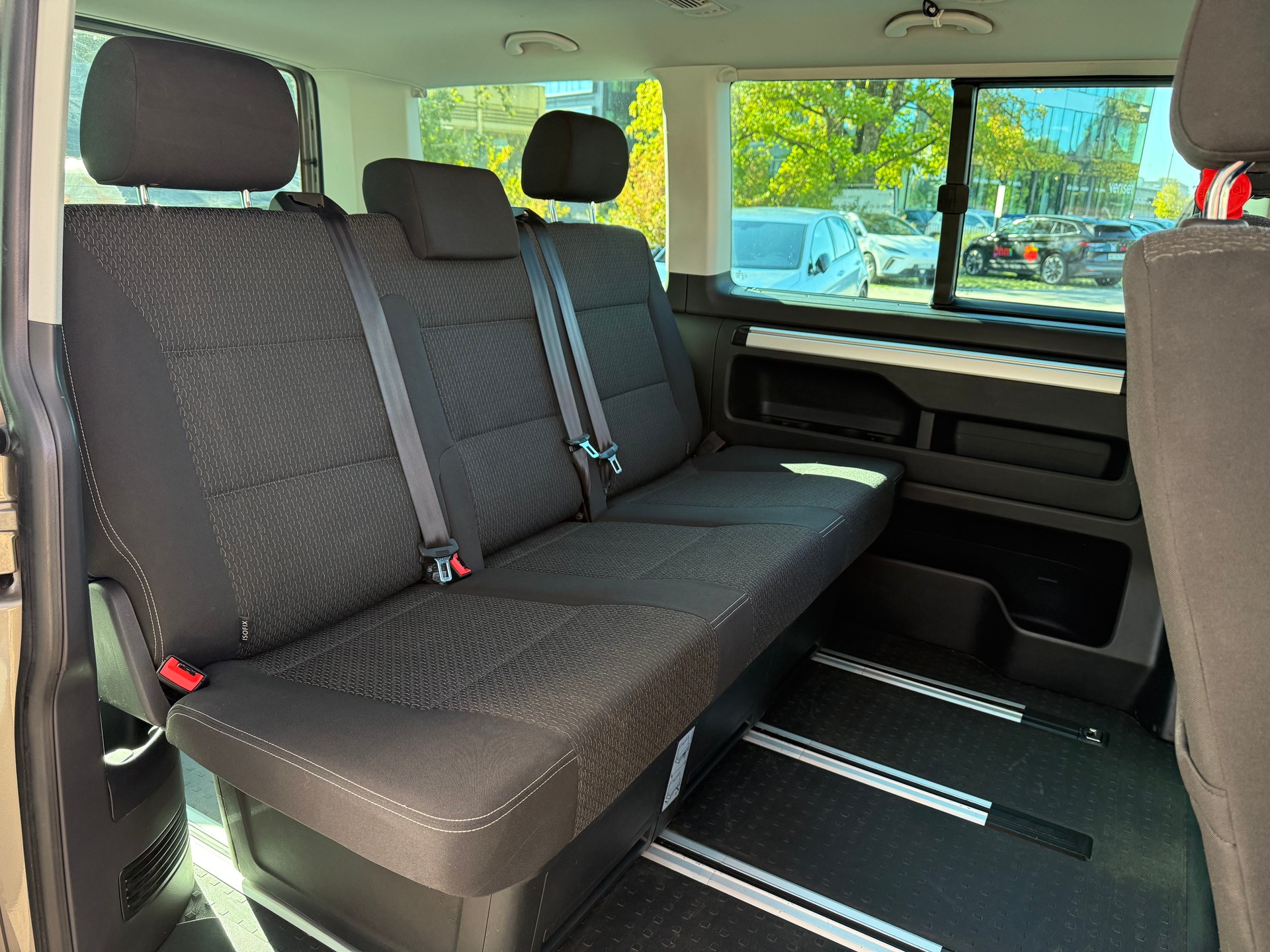 VW T6 Multivan 2.0 TDI Trendline 4Motion DSG Bulli-image-14