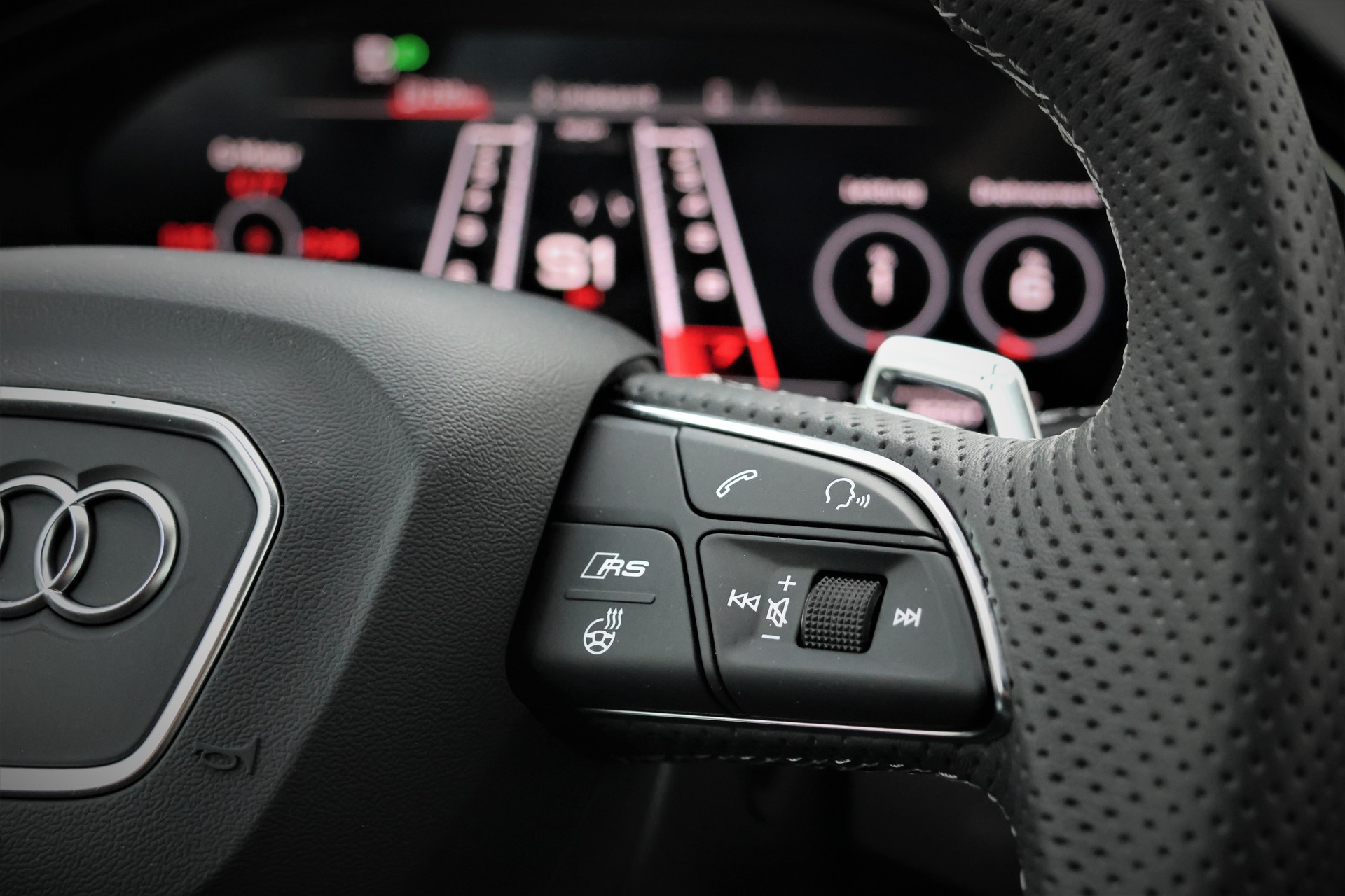 AUDI RS5 Coupé 2.9 TFSI quattro tiptronic (CH) *NardoGrey*-image-34