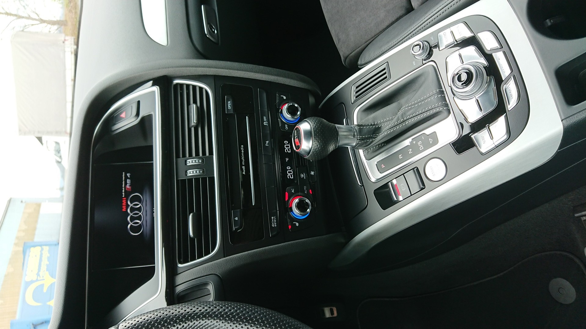 AUDI RS4 Avant 4.2 FSI V8 quattro S-tronic-image-9