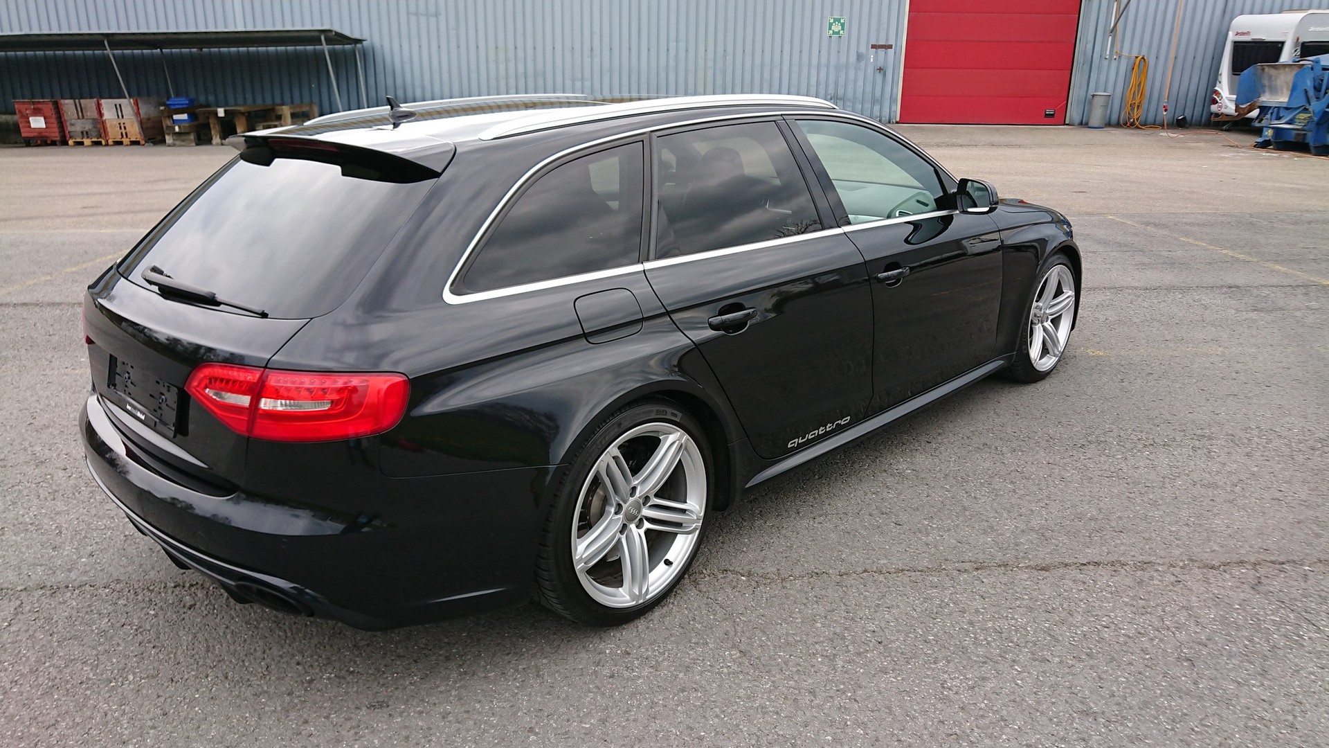 AUDI RS4 Avant 4.2 FSI V8 quattro S-tronic-image-3