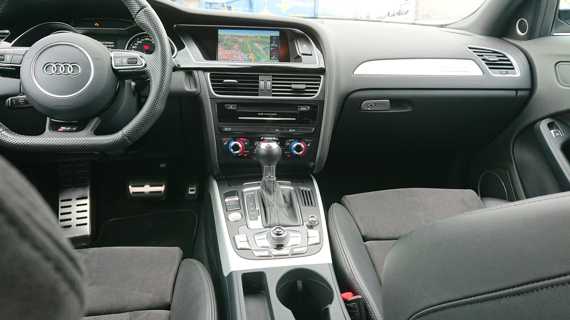 AUDI RS4 Avant 4.2 FSI V8 quattro S-tronic-image-5