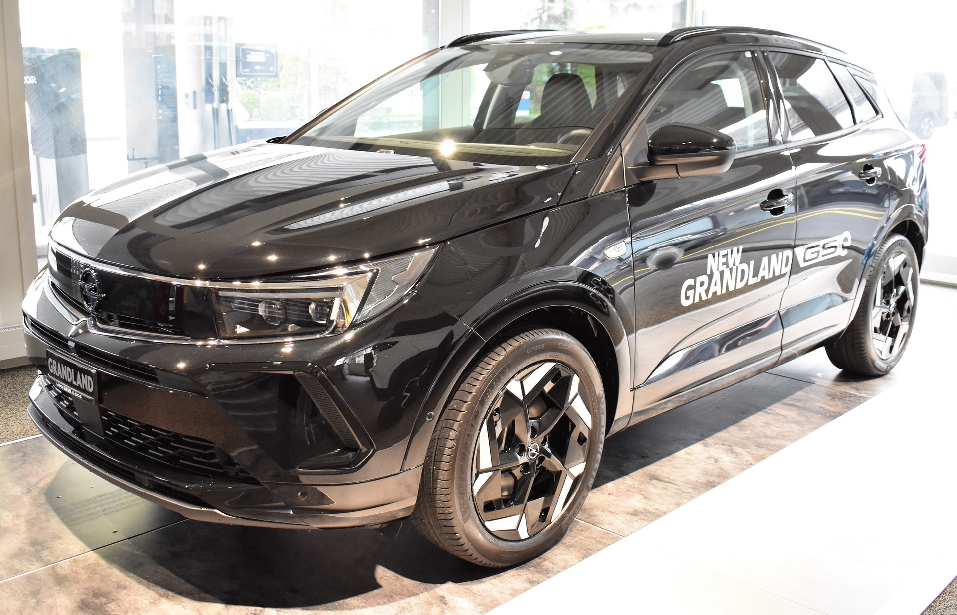 OPEL Grandland 1.6 Hybrid4 GSe Automatik-image-0