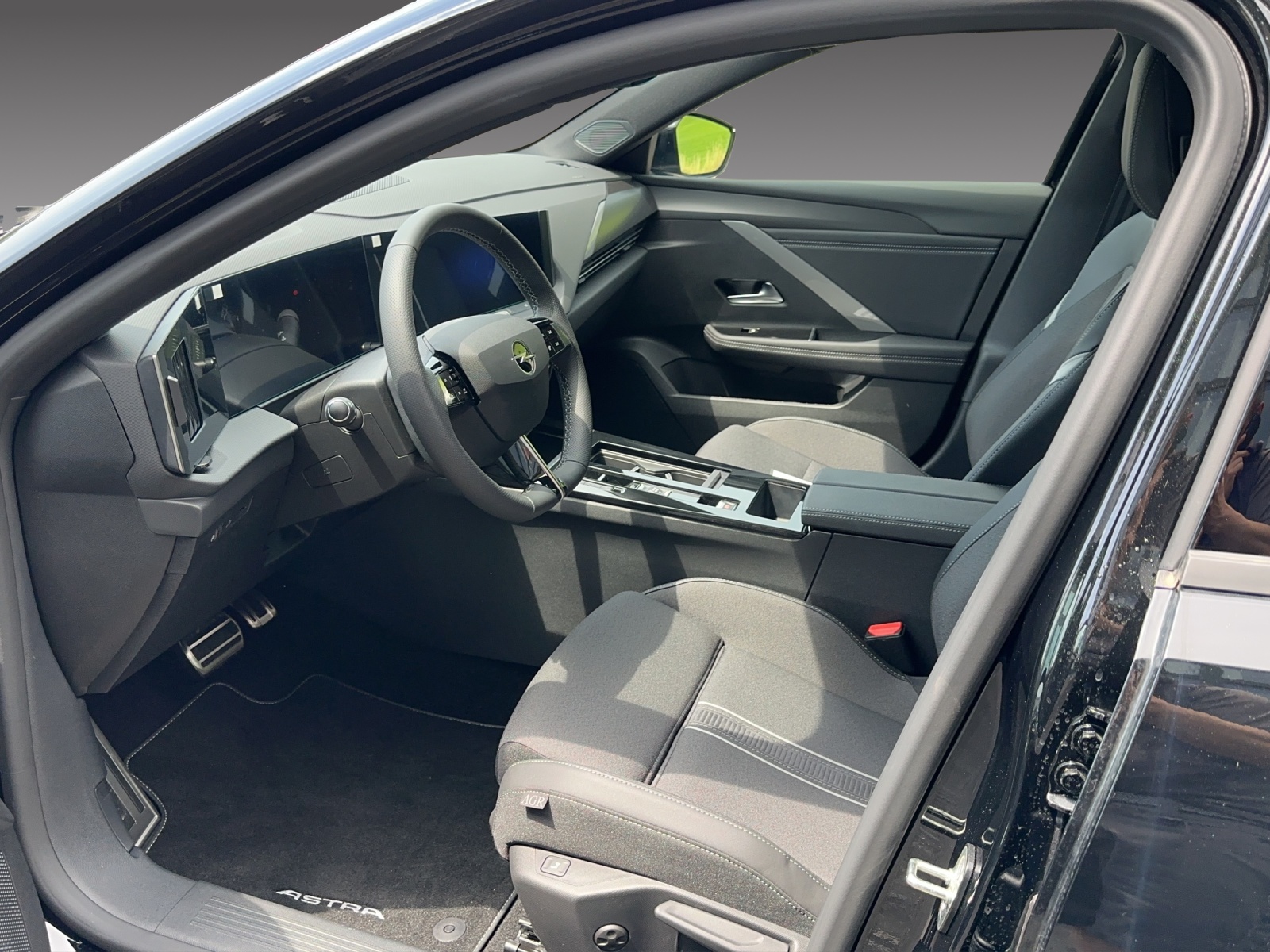 OPEL Astra Sports Tourer 1.2i Turbo Swiss Plus A-image-6