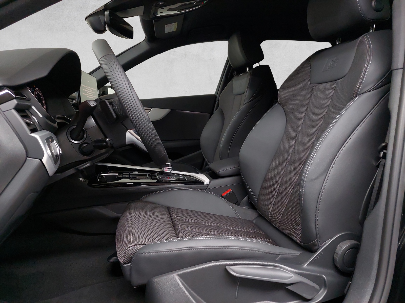 AUDI A4 40 TDI quattro S-tronic-image-5