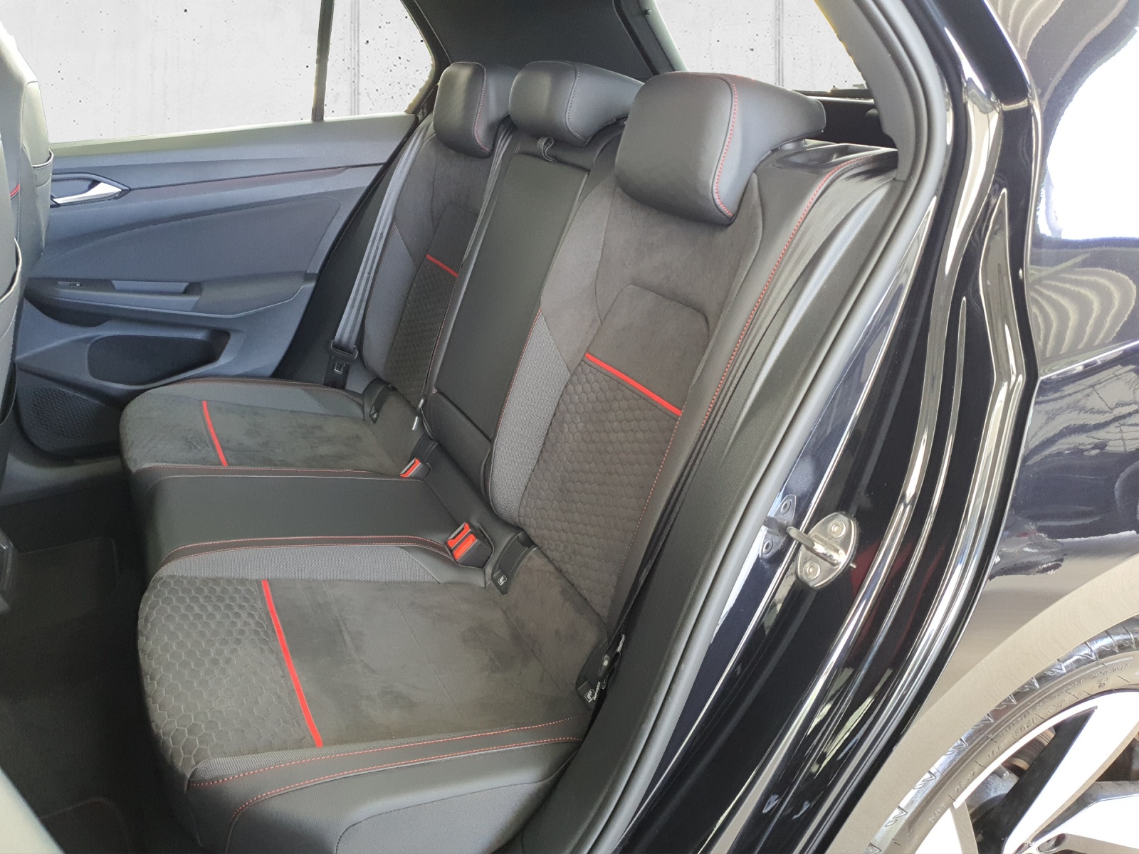 VW Golf 2.0 TSI GTI Clubsport DSG mit Winterräder-image-18