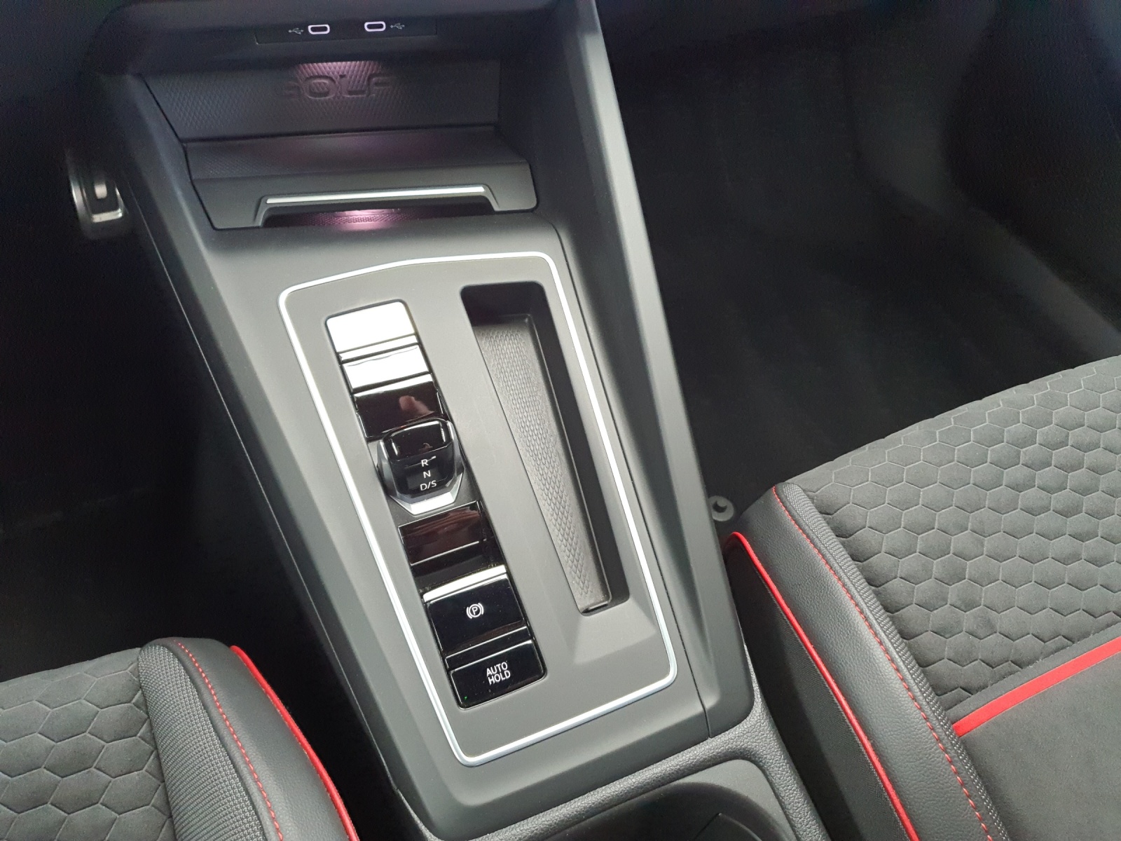 VW Golf 2.0 TSI GTI Clubsport DSG mit Winterräder-image-16