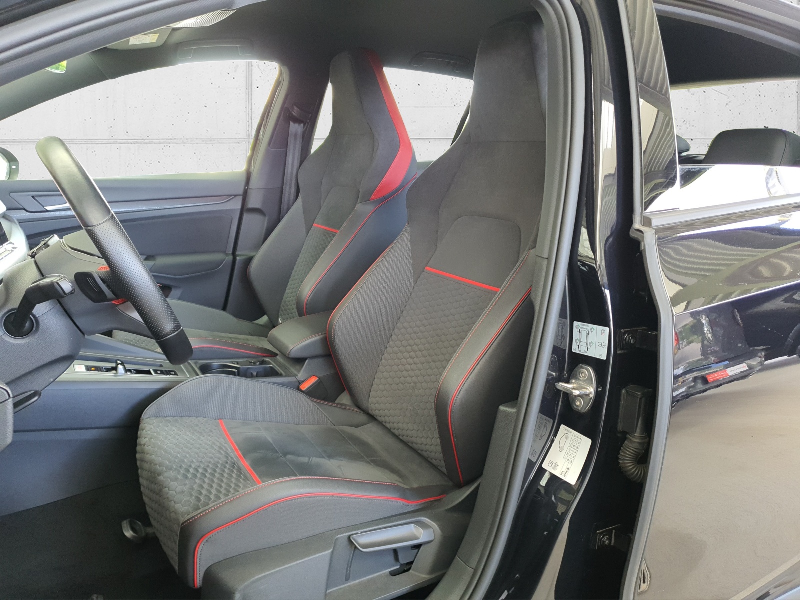 VW Golf 2.0 TSI GTI Clubsport DSG mit Winterräder-image-17