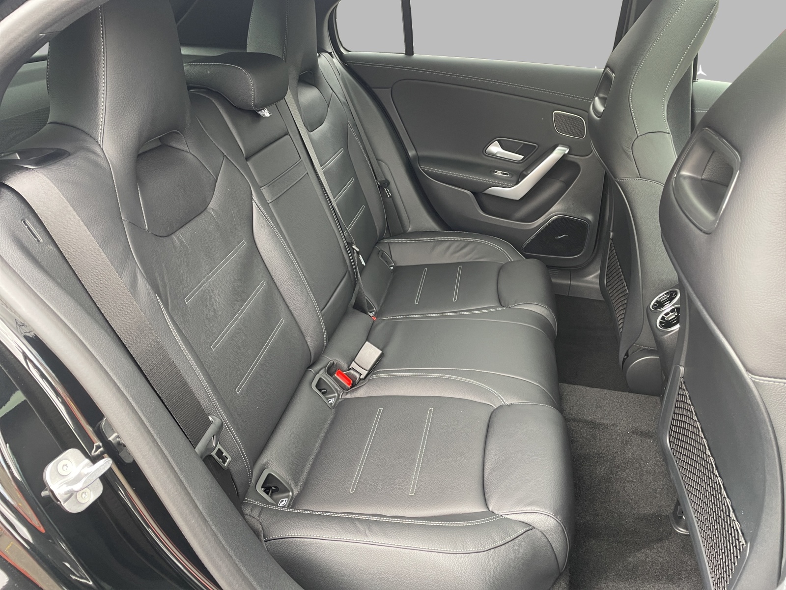 MERCEDES-BENZ A 220 4Matic 8G-DCT-image-11